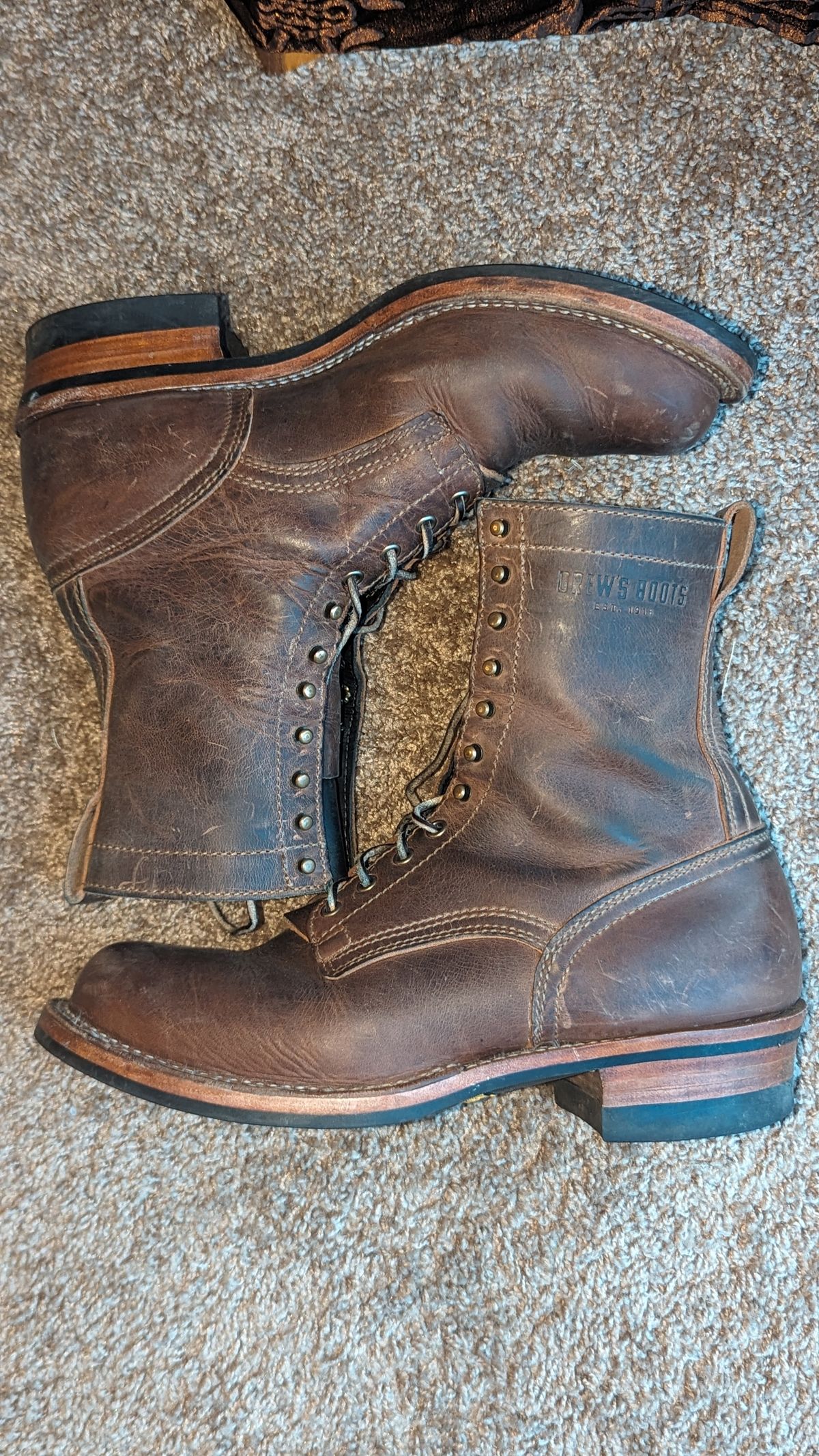 Photo by OnMyFeet on January 3, 2024 of the Drew's Boots 8-Inch Logger in Rowdy Smooth.