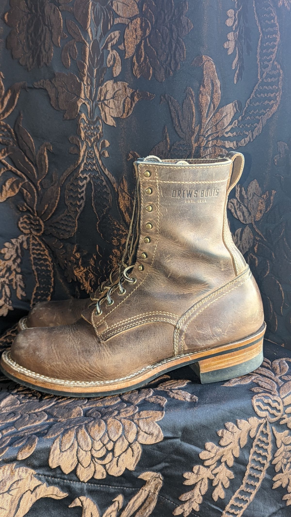 Photo by OnMyFeet on January 5, 2024 of the Drew's Boots 8-Inch Logger in Rowdy Smooth.