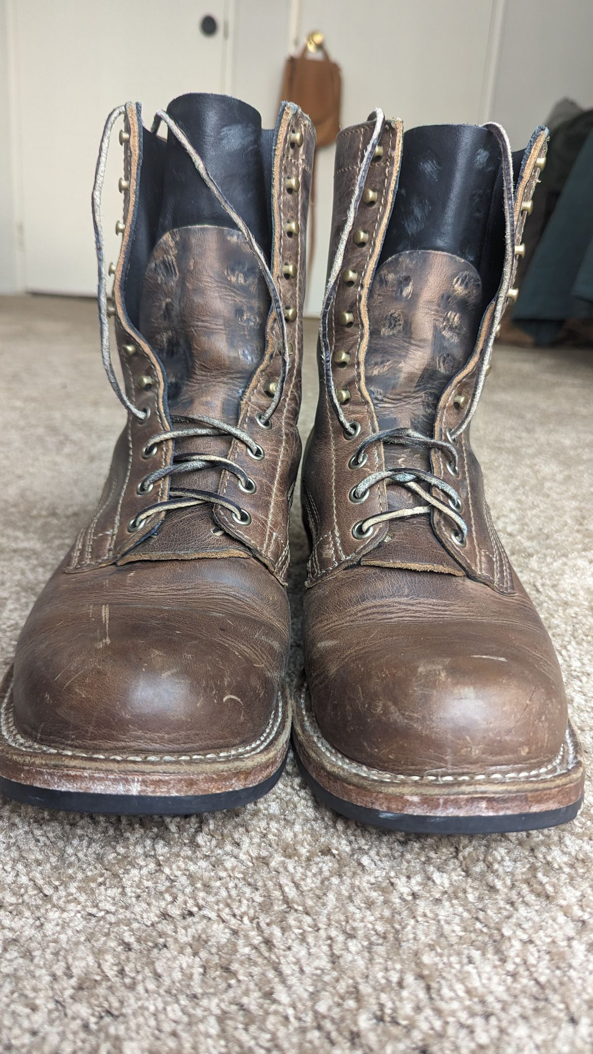 Photo by OnMyFeet on February 3, 2024 of the Drew's Boots 8-Inch Logger in Rowdy Smooth.