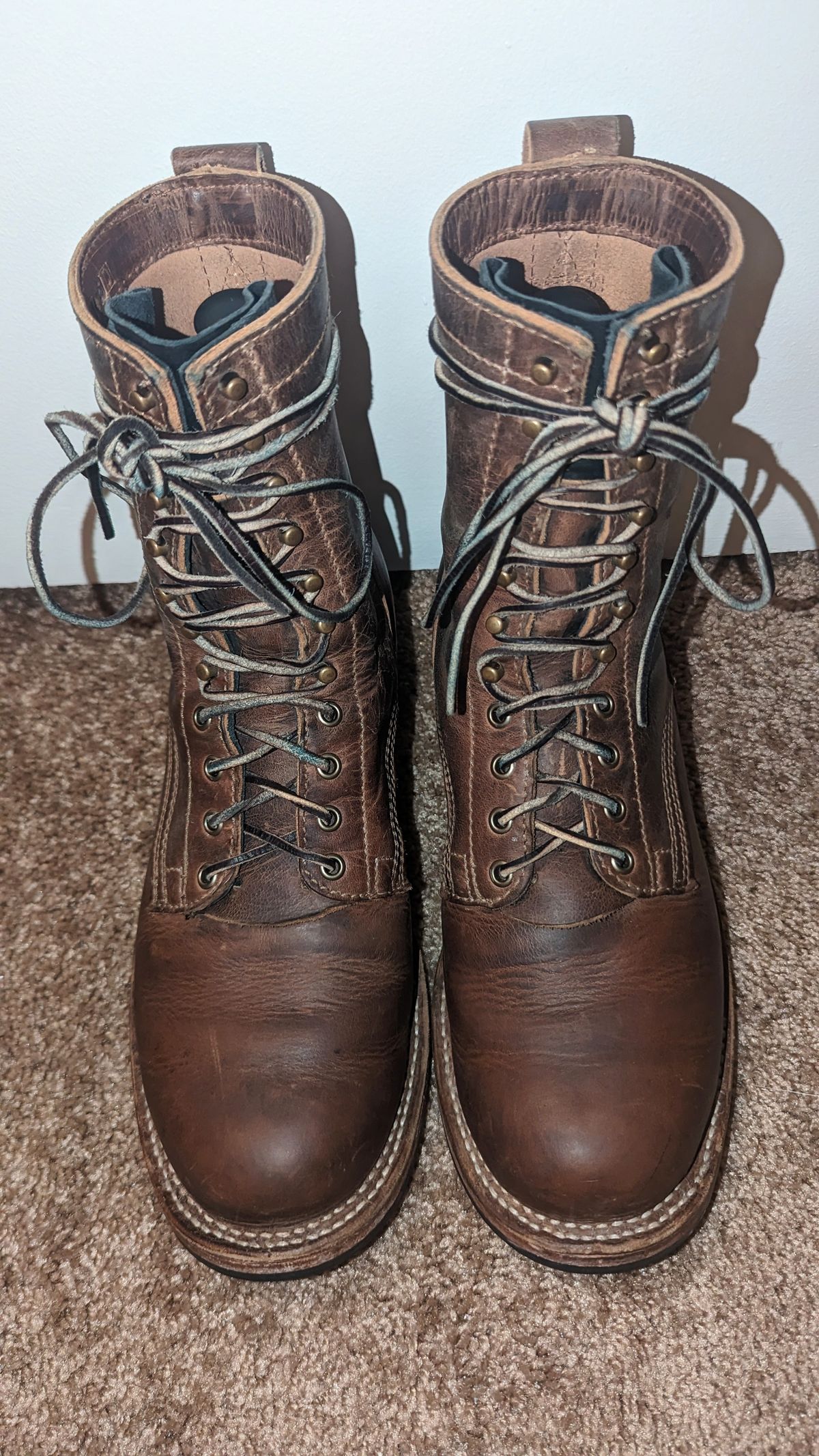 Photo by OnMyFeet on March 6, 2024 of the Drew's Boots 8-Inch Logger in Rowdy Smooth.