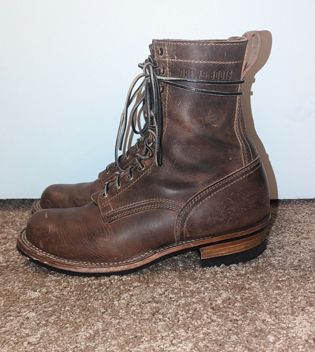 Photo by OnMyFeet on March 6, 2024 of the Drew's Boots 8-Inch Logger in Rowdy Smooth.