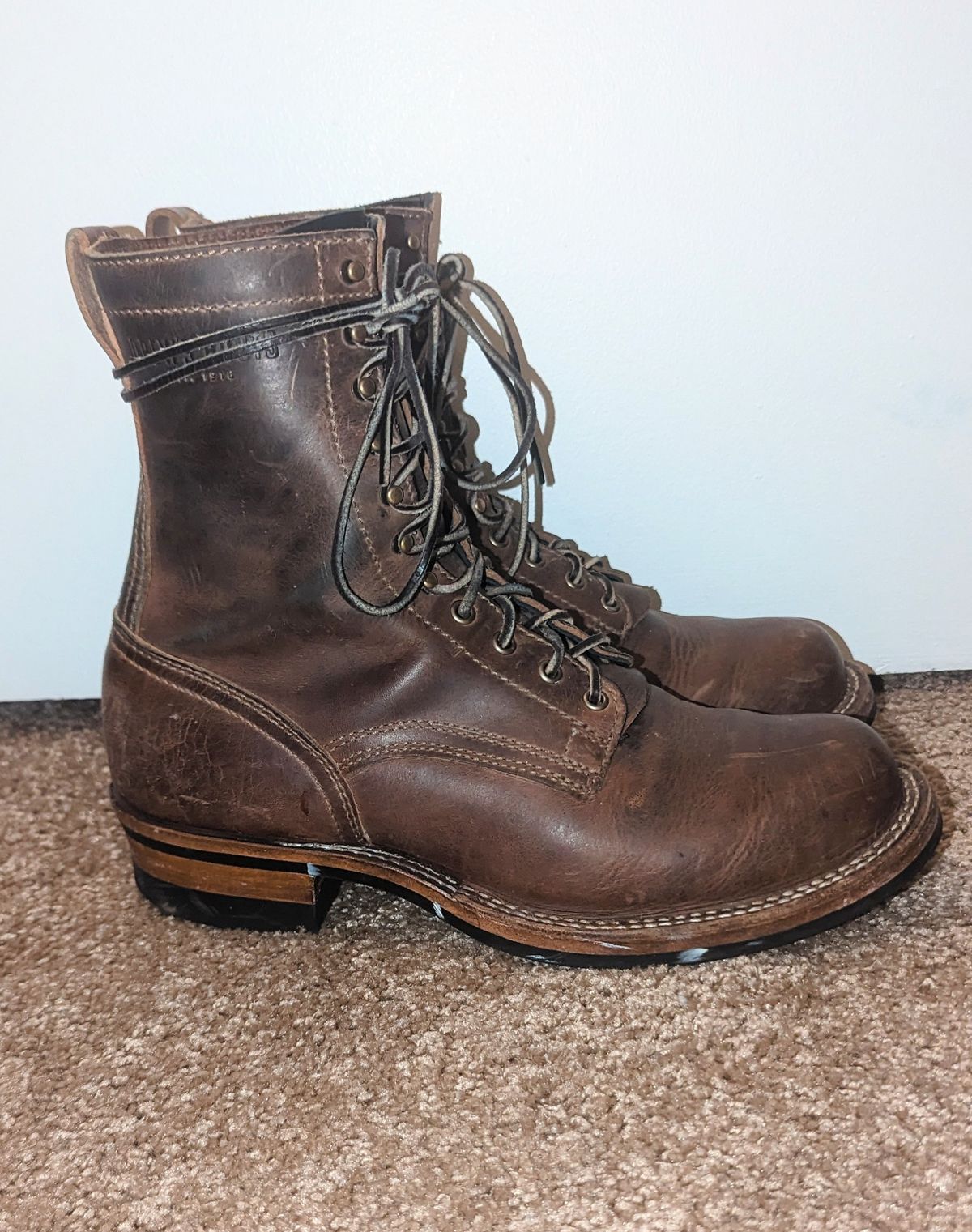 Photo by OnMyFeet on March 6, 2024 of the Drew's Boots 8-Inch Logger in Rowdy Smooth.