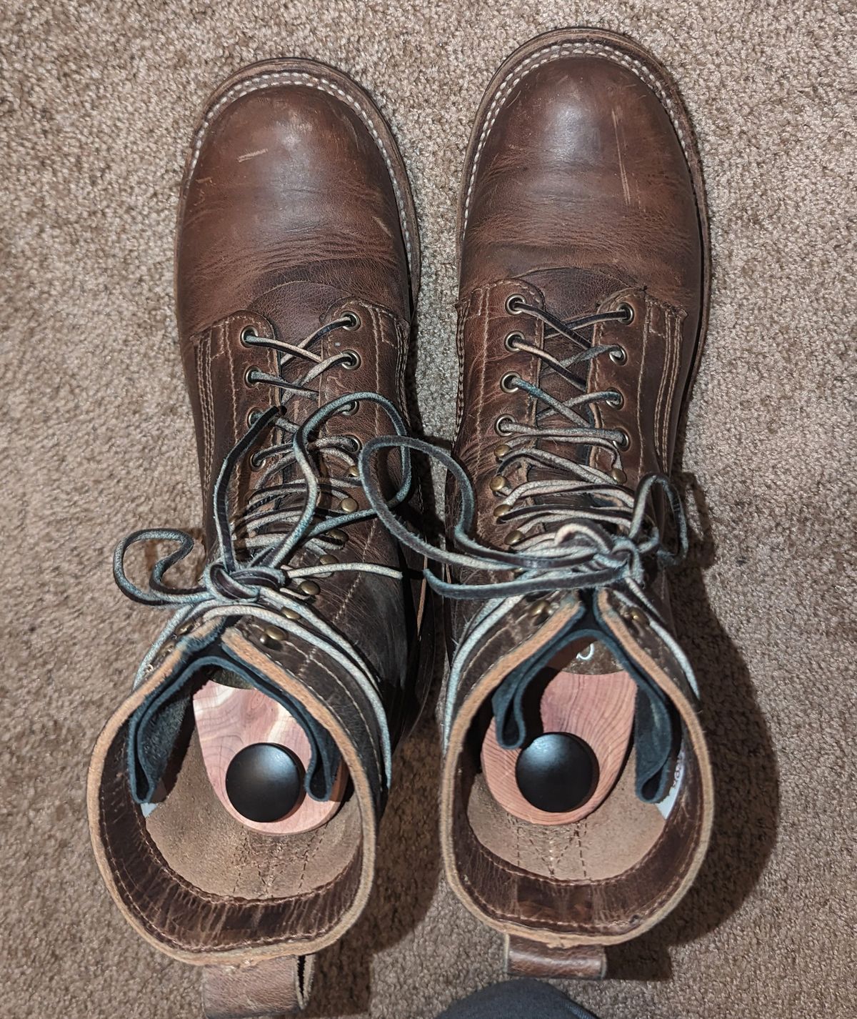 Photo by OnMyFeet on March 6, 2024 of the Drew's Boots 8-Inch Logger in Rowdy Smooth.