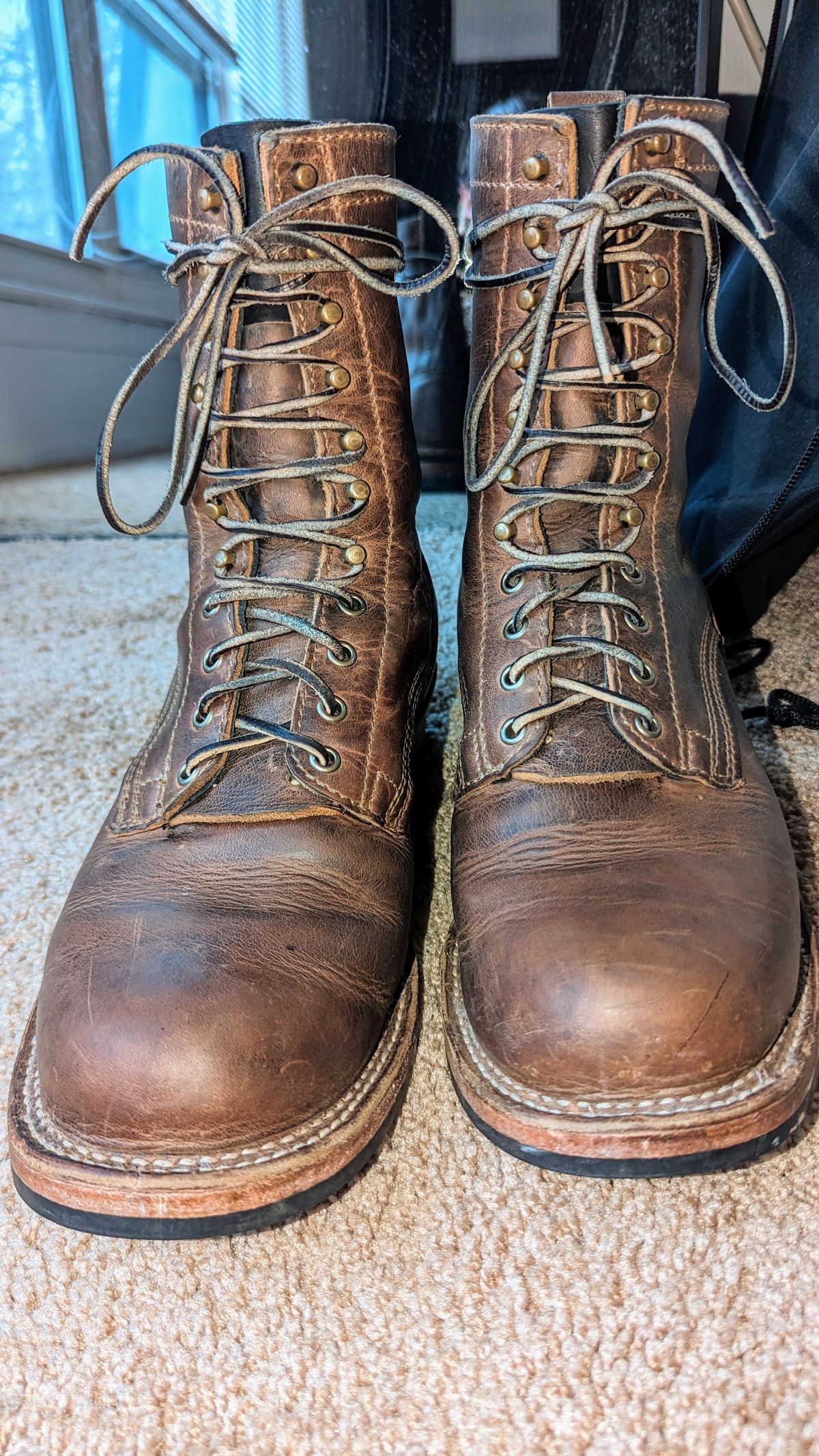 Photo by OnMyFeet on April 5, 2024 of the Drew's Boots 8-Inch Logger in Rowdy Smooth.