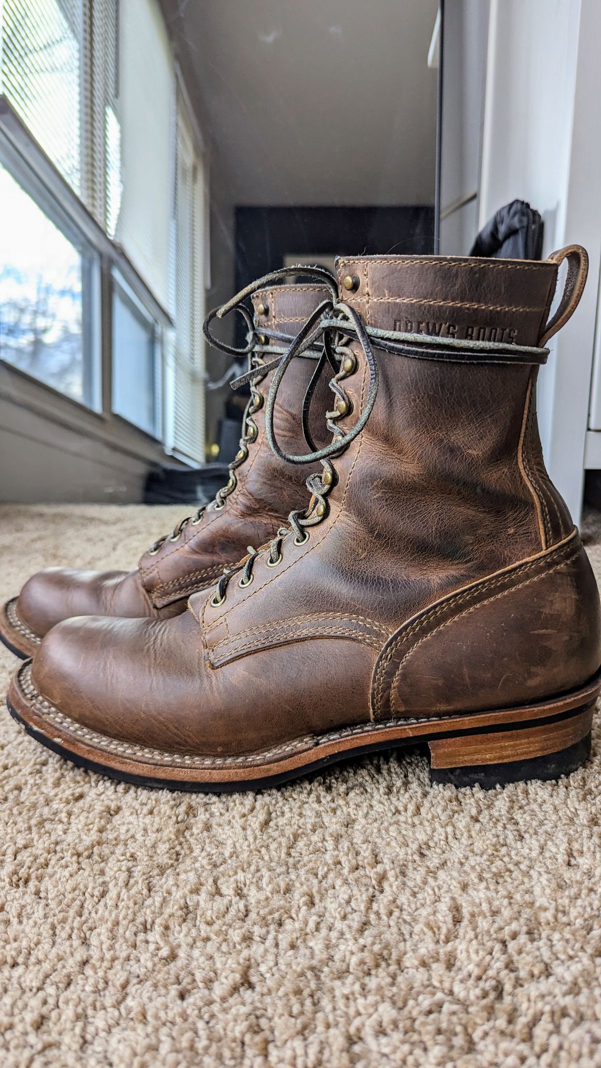 Photo by OnMyFeet on April 5, 2024 of the Drew's Boots 8-Inch Logger in Rowdy Smooth.