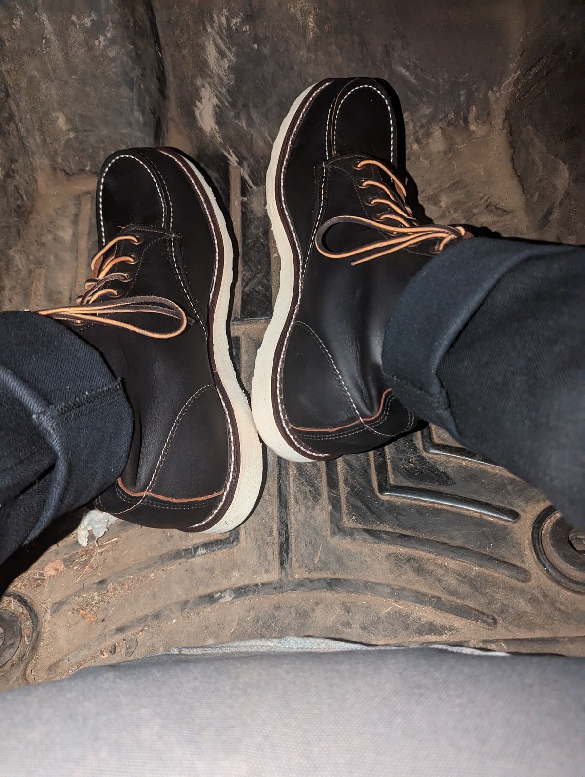 Photo by OnMyFeet on January 11, 2023 of the Red Wing 6-Inch Classic Moc in S.B. Foot Black Prairie.