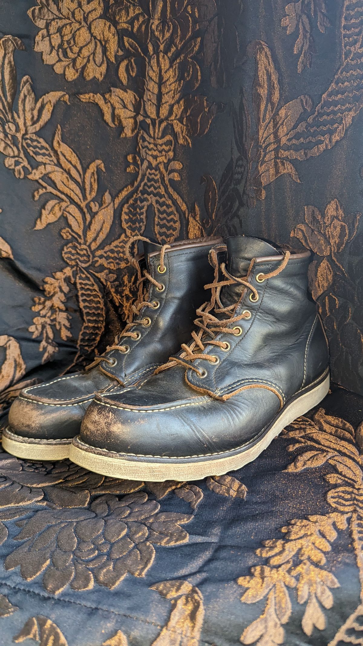 Photo by OnMyFeet on January 5, 2024 of the Red Wing 6-Inch Classic Moc in S.B. Foot Black Prairie.