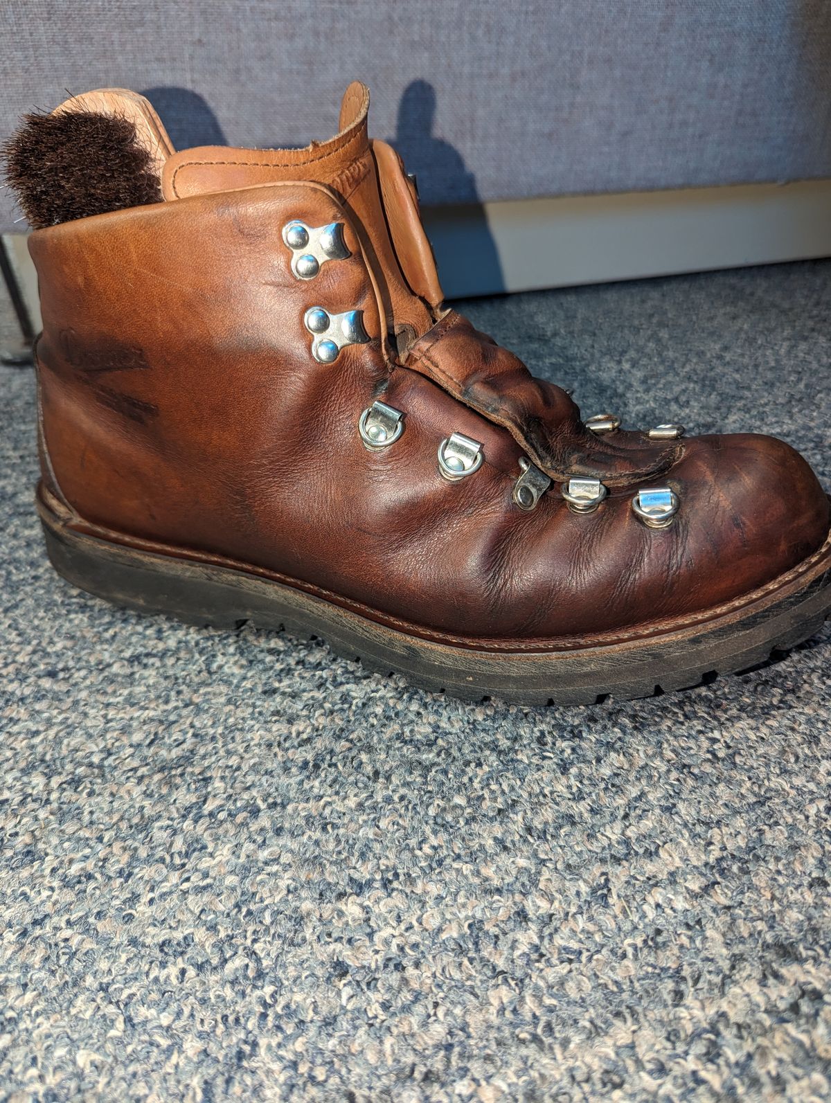 Photo by OnMyFeet on December 15, 2023 of the Danner Mountain Light in Cascade Clovis Full Grain.