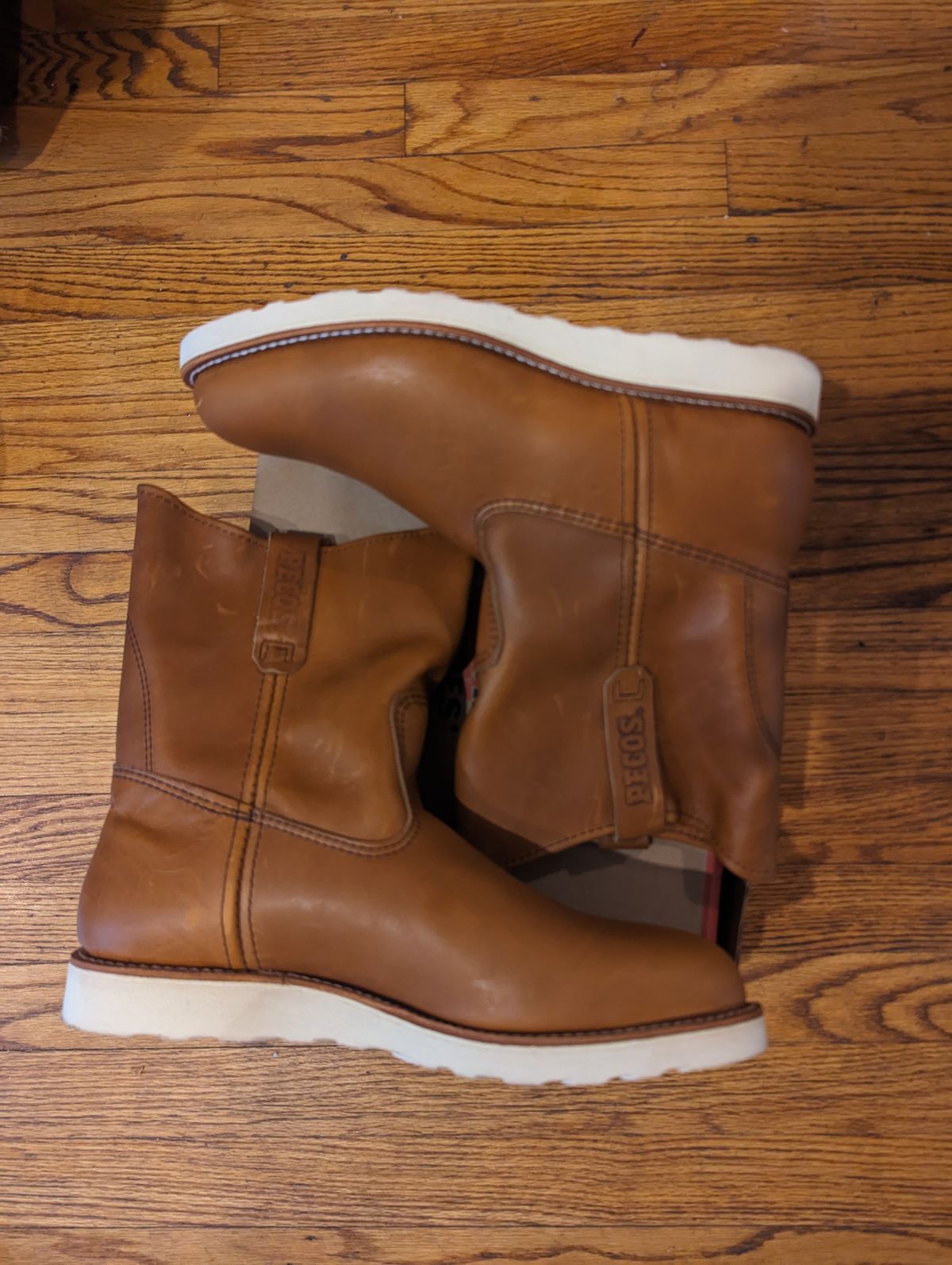 Photo by OnMyFeet on October 1, 2023 of the Red Wing Pecos in Unknown Leather.