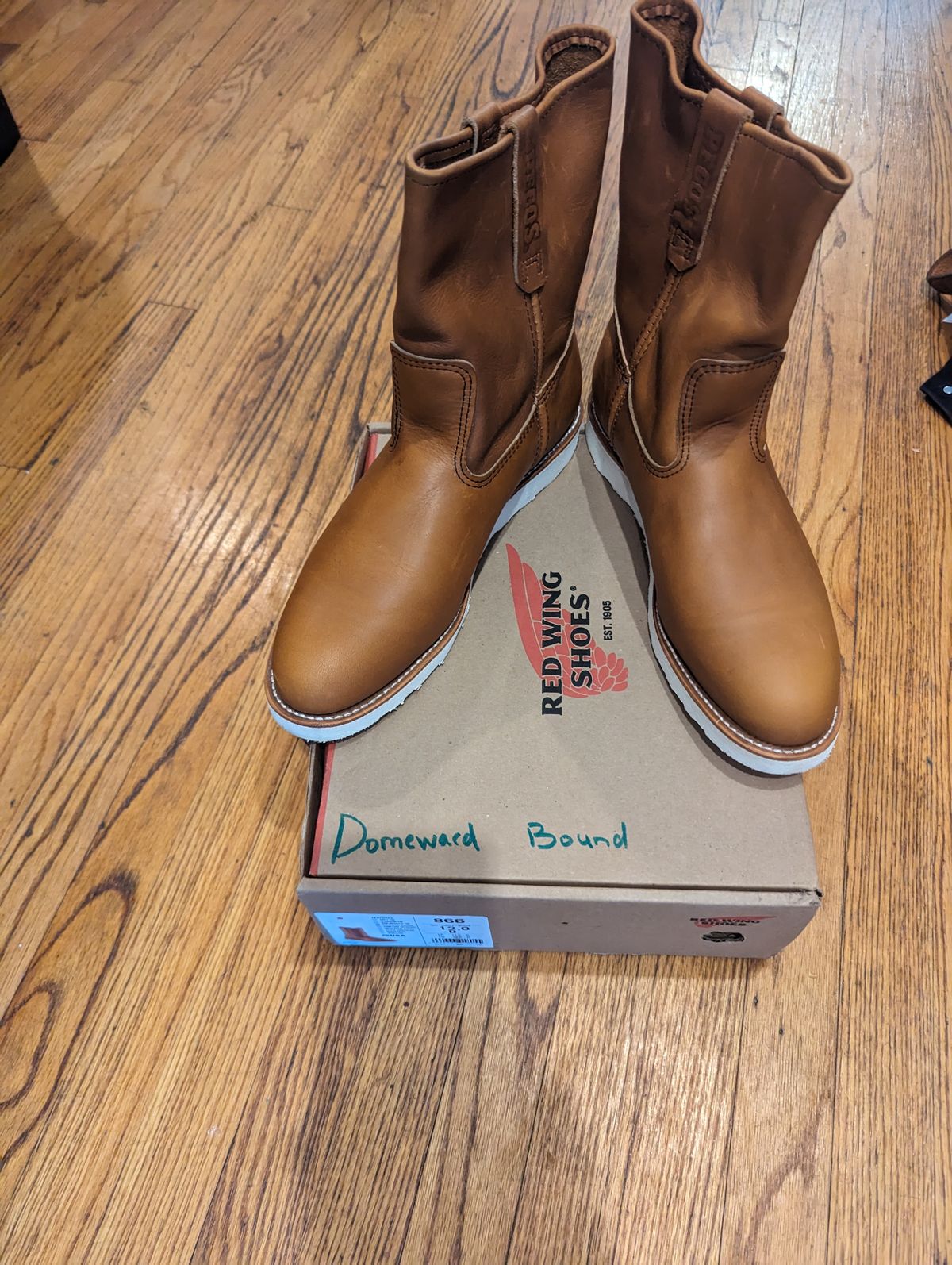 Photo by OnMyFeet on October 1, 2023 of the Red Wing Pecos in Unknown Leather.