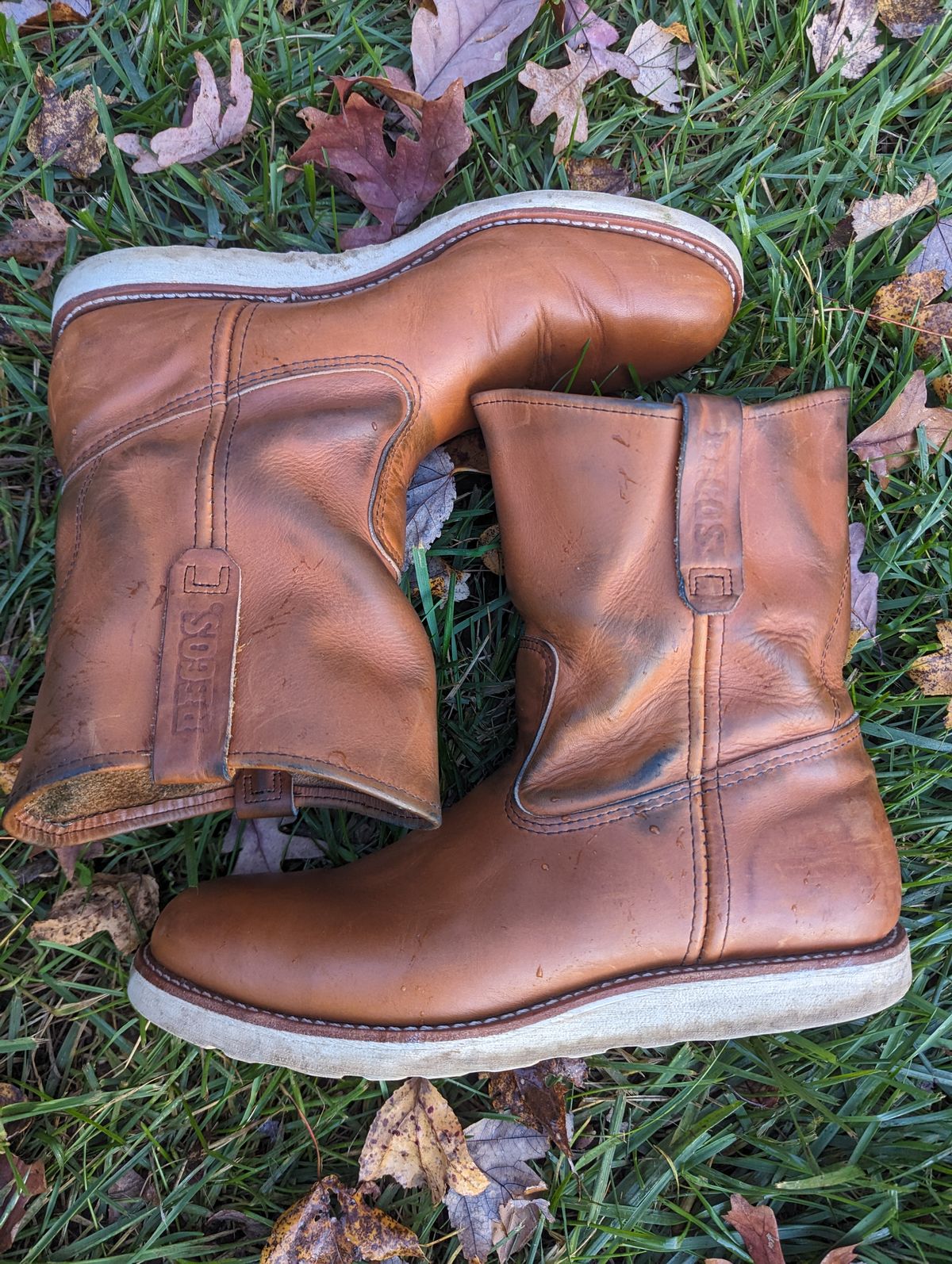 Photo by OnMyFeet on November 5, 2023 of the Red Wing Pecos in Unknown Leather.