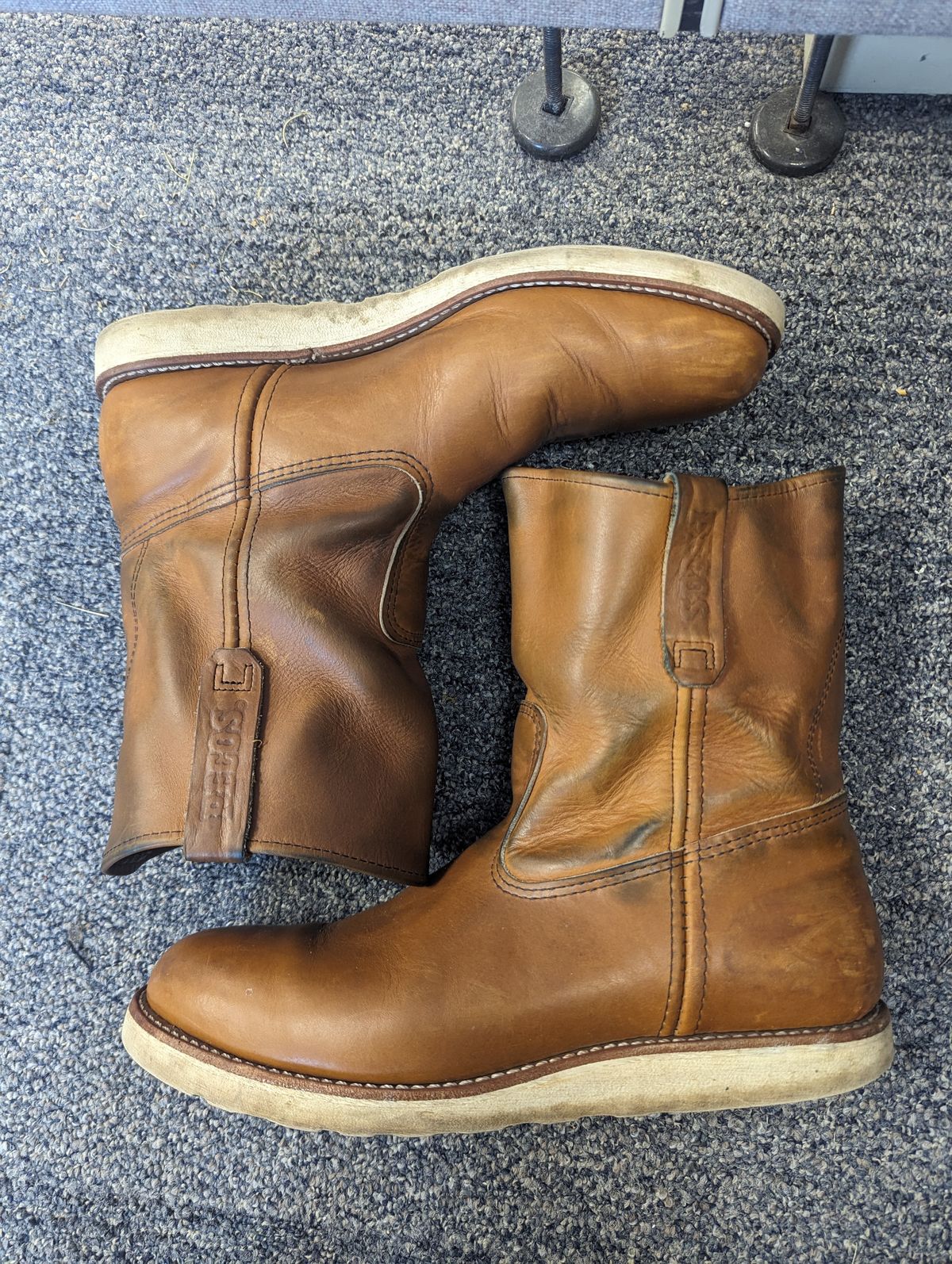 Photo by OnMyFeet on December 4, 2023 of the Red Wing Pecos in Unknown Leather.