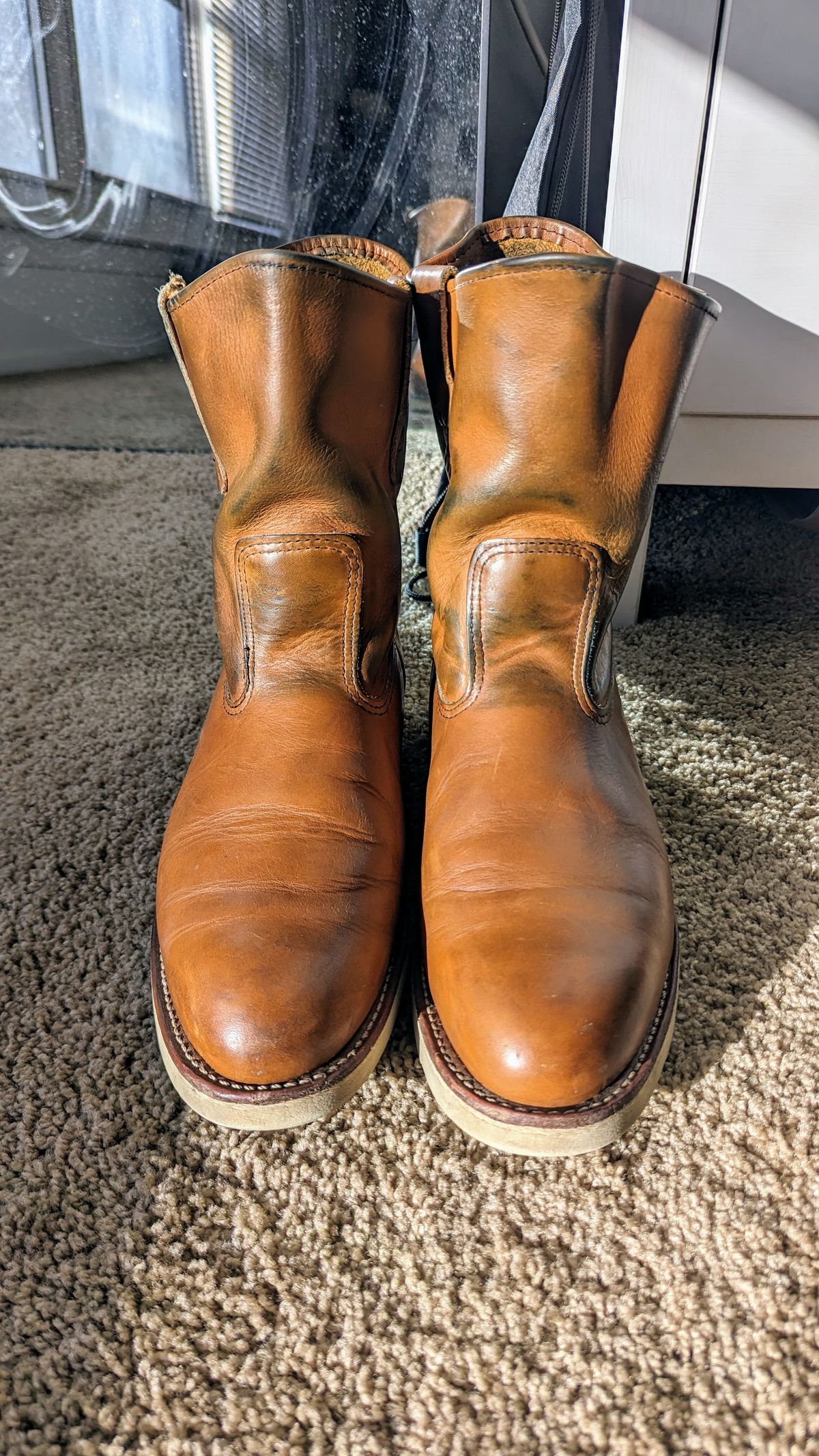 Photo by OnMyFeet on April 5, 2024 of the Red Wing Pecos in Unknown Leather.