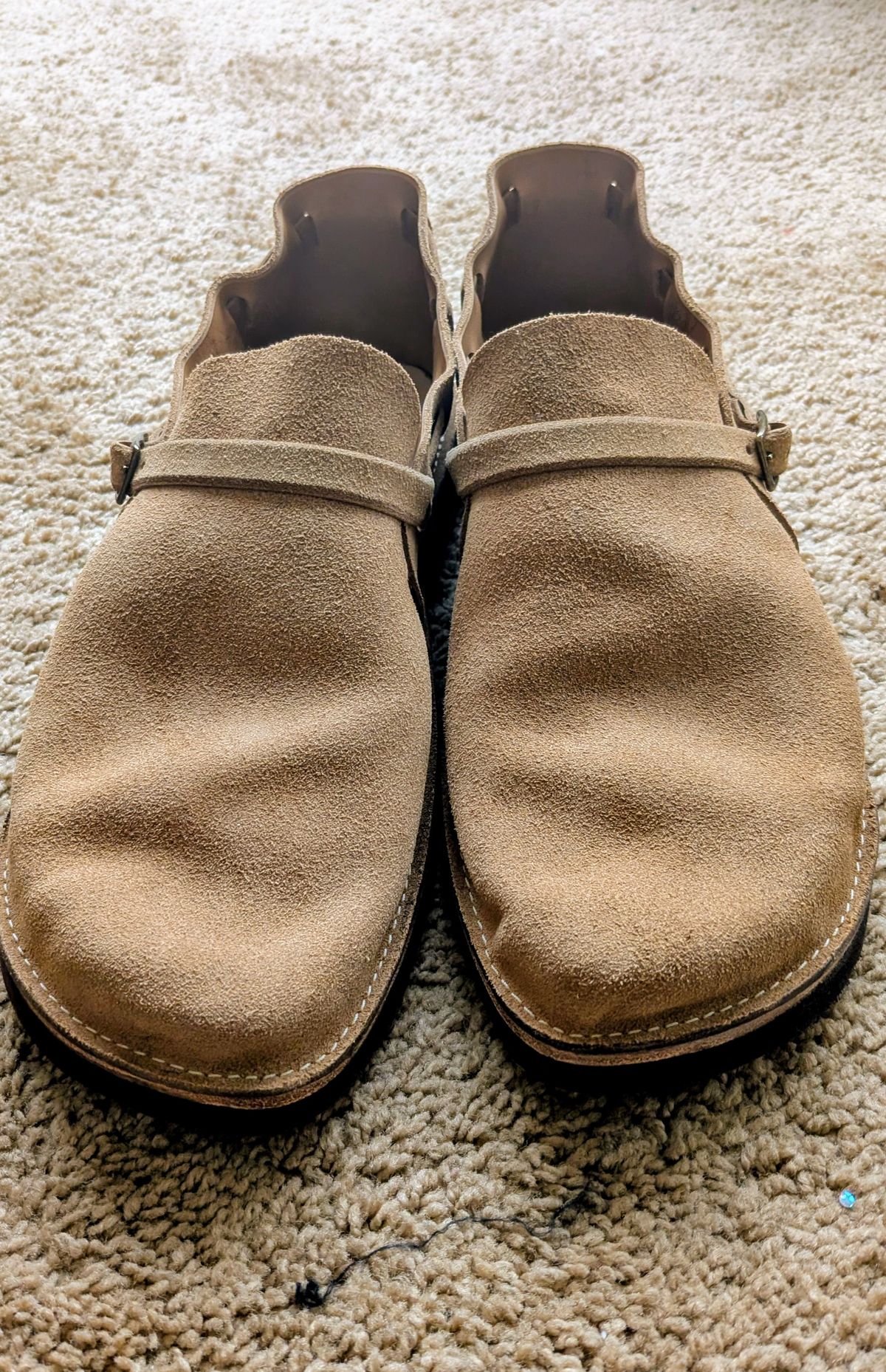 Photo by OnMyFeet on December 25, 2024 of the Oak Street Bootmakers Country Loafer in Horween Natural Chromexcel Roughout.