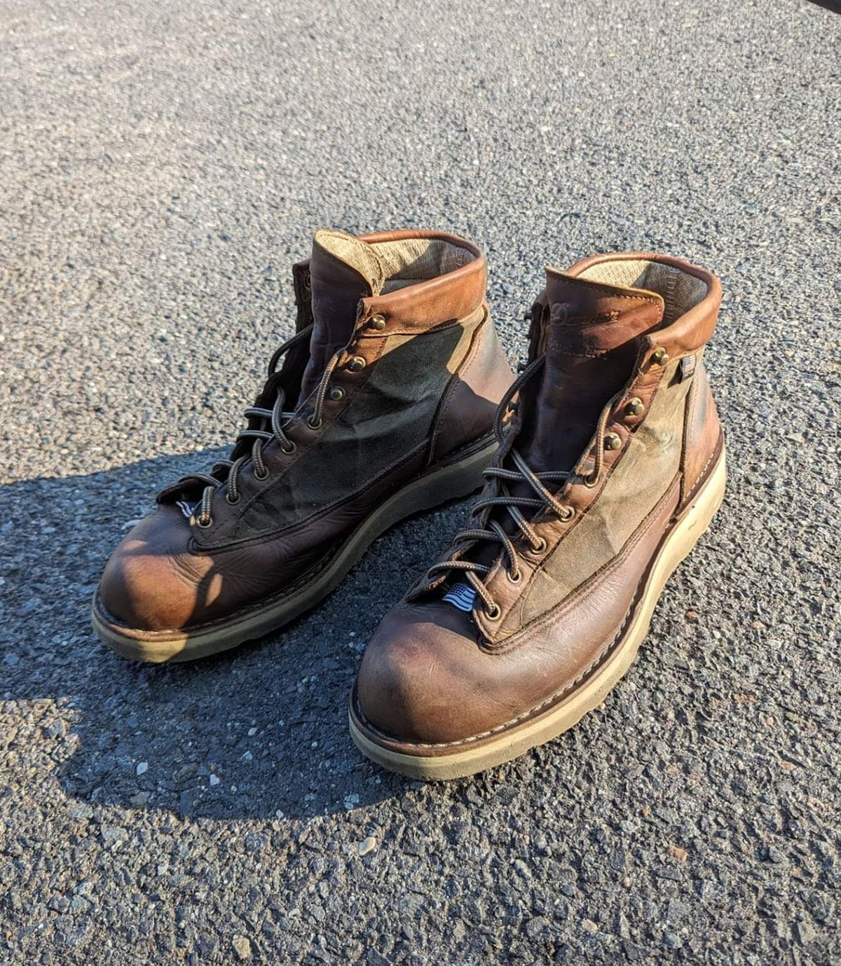 Photo by OnMyFeet on October 24, 2023 of the Danner Ridge in Light Brown Full Grain.