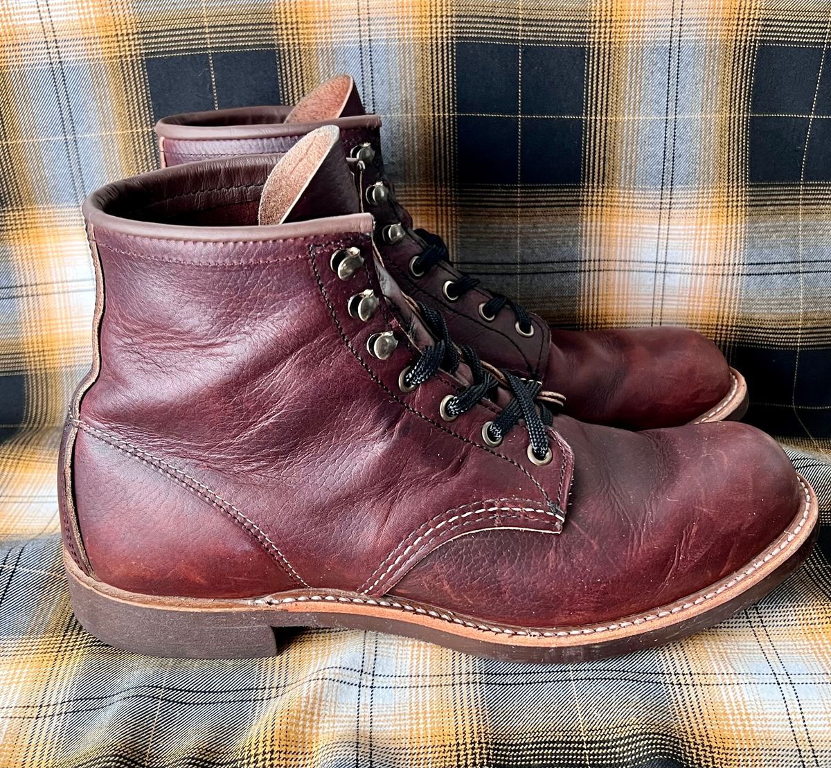 Photo by Motojet81 on January 5, 2024 of the Red Wing Blacksmith in S.B. Foot Briar Oil Slick.