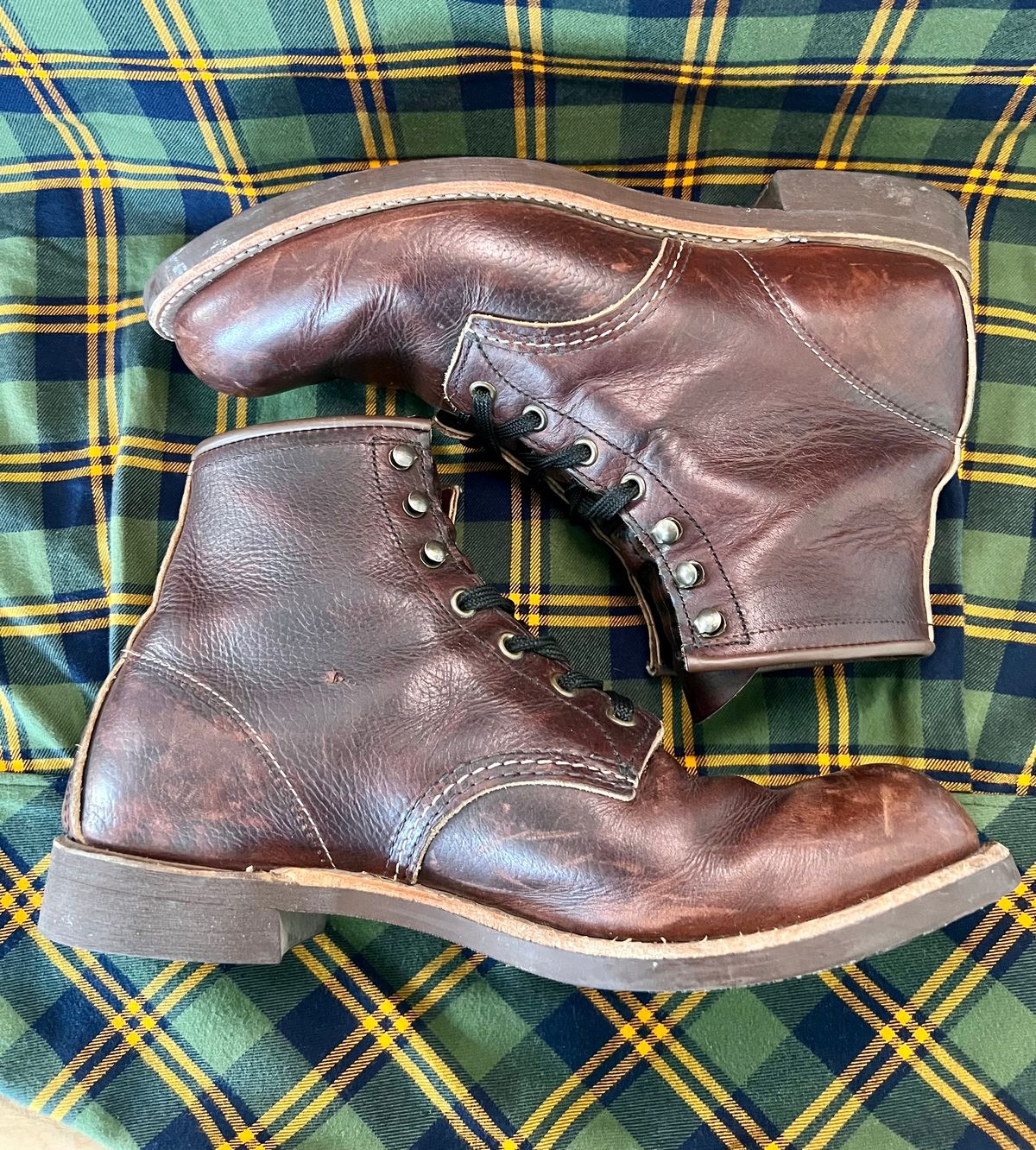Photo by Motojet81 on March 3, 2024 of the Red Wing Blacksmith in S.B. Foot Briar Oil Slick.