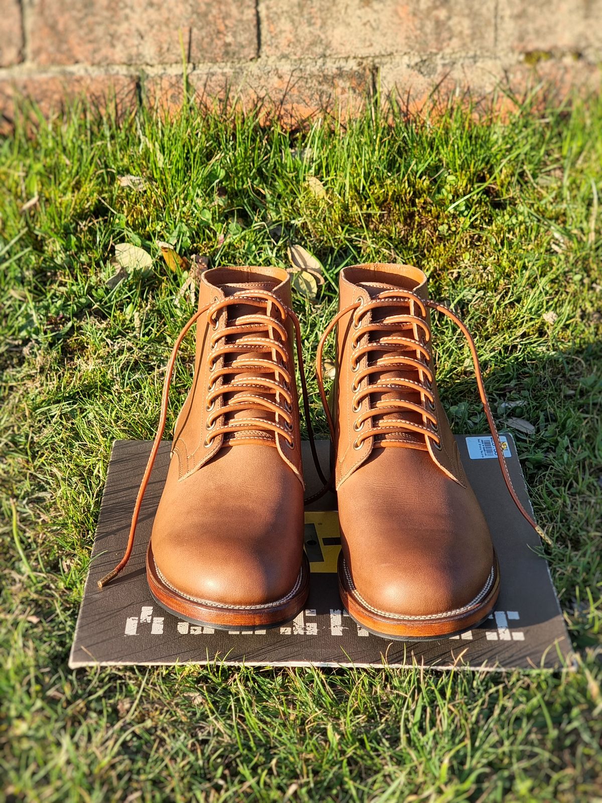 Photo by chrisunfocused on October 1, 2023 of the Viberg Service Boot in Tempesti Elbamatt Mogano Liscio.