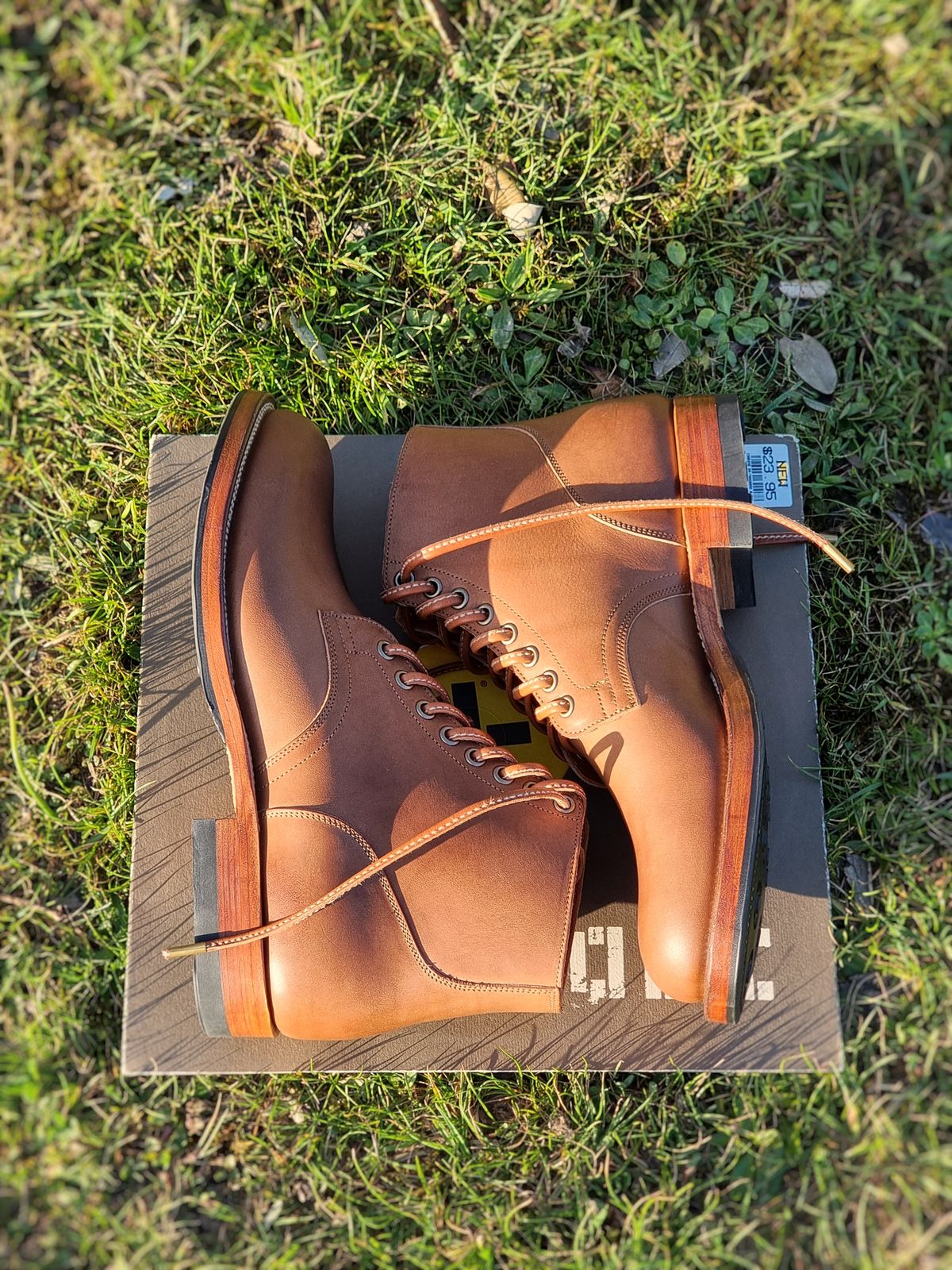 Photo by chrisunfocused on October 1, 2023 of the Viberg Service Boot in Tempesti Elbamatt Mogano Liscio.