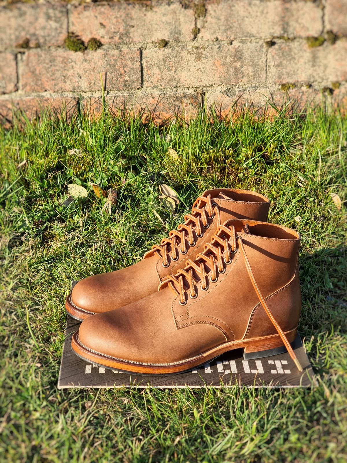 Photo by chrisunfocused on October 1, 2023 of the Viberg Service Boot in Tempesti Elbamatt Mogano Liscio.