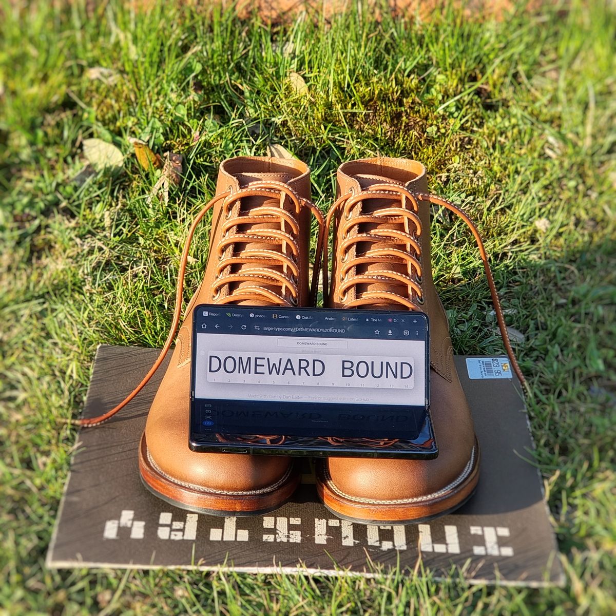 Photo by chrisunfocused on October 1, 2023 of the Viberg Service Boot in Tempesti Elbamatt Mogano Liscio.