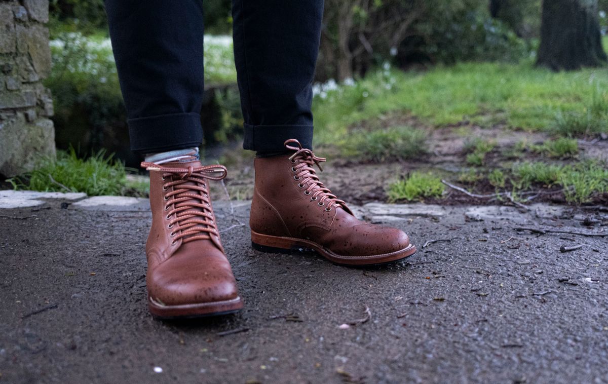 Photo by chrisunfocused on October 2, 2023 of the Viberg Service Boot in Tempesti Elbamatt Mogano Liscio.
