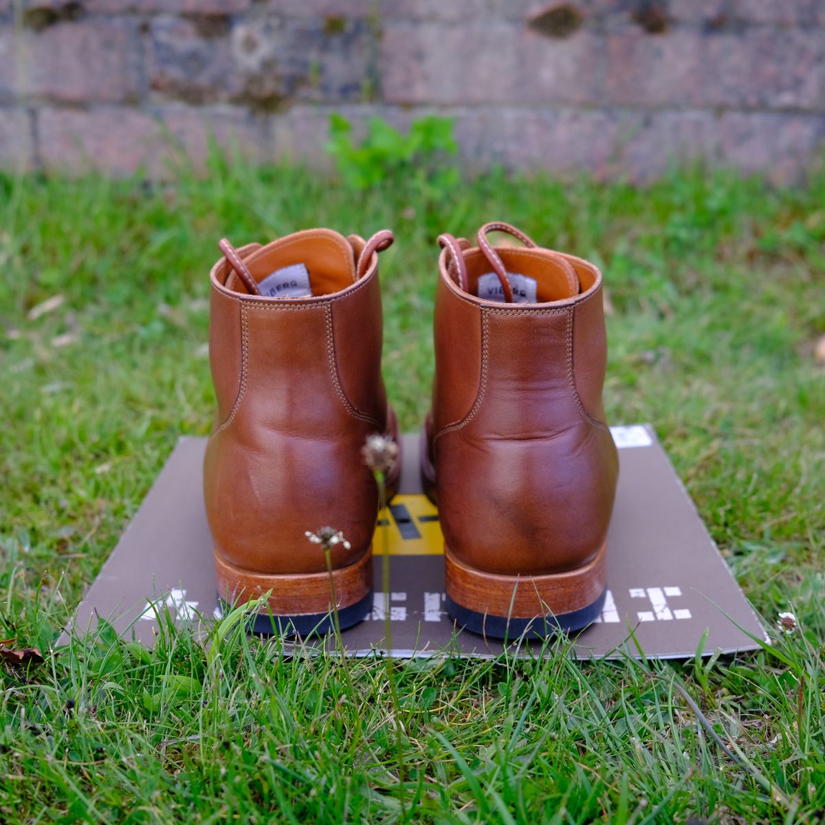 Photo by chrisunfocused on November 5, 2023 of the Viberg Service Boot in Tempesti Elbamatt Mogano Liscio.