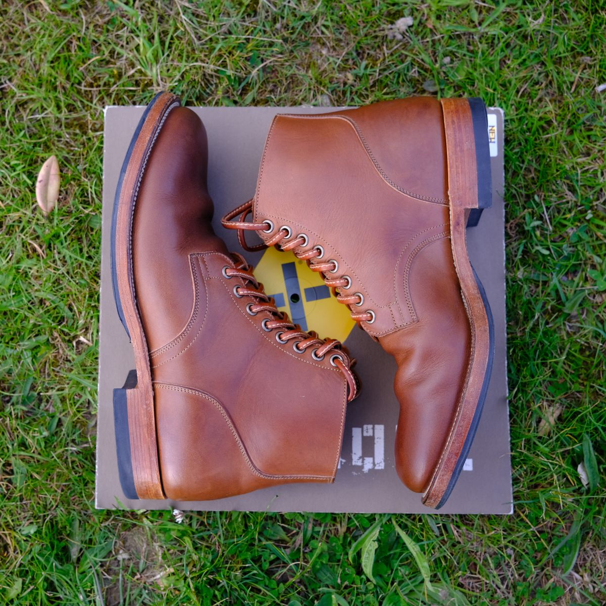Photo by chrisunfocused on November 5, 2023 of the Viberg Service Boot in Tempesti Elbamatt Mogano Liscio.