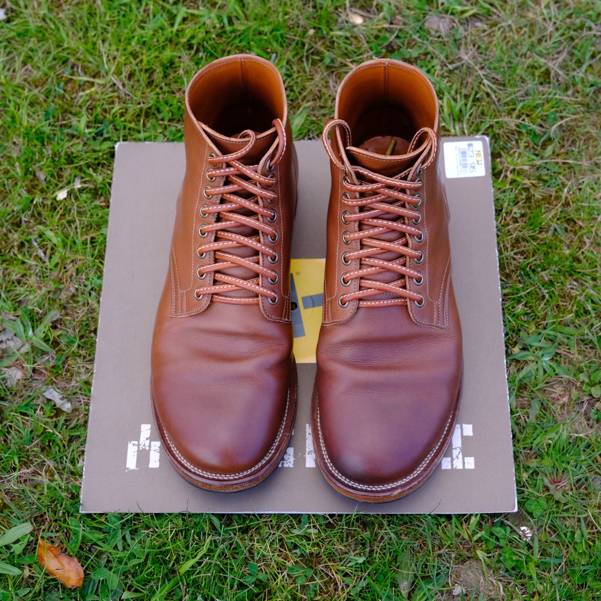 Photo by chrisunfocused on November 5, 2023 of the Viberg Service Boot in Tempesti Elbamatt Mogano Liscio.