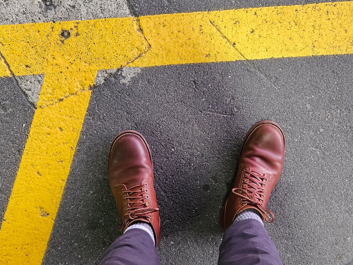 Photo by chrisunfocused on December 6, 2023 of the Viberg Service Boot in Tempesti Elbamatt Mogano Liscio.