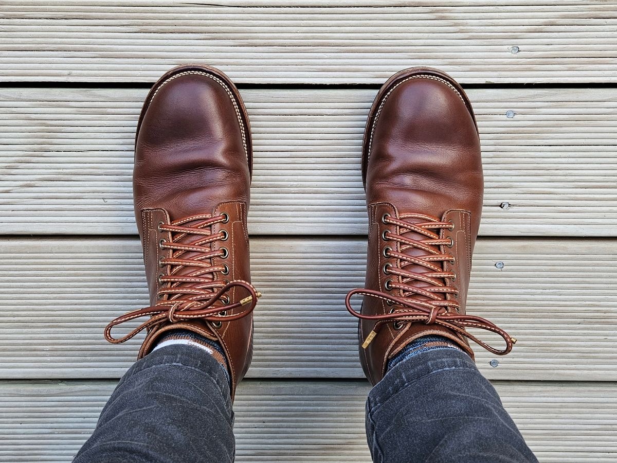 Photo by chrisunfocused on December 11, 2023 of the Viberg Service Boot in Tempesti Elbamatt Mogano Liscio.