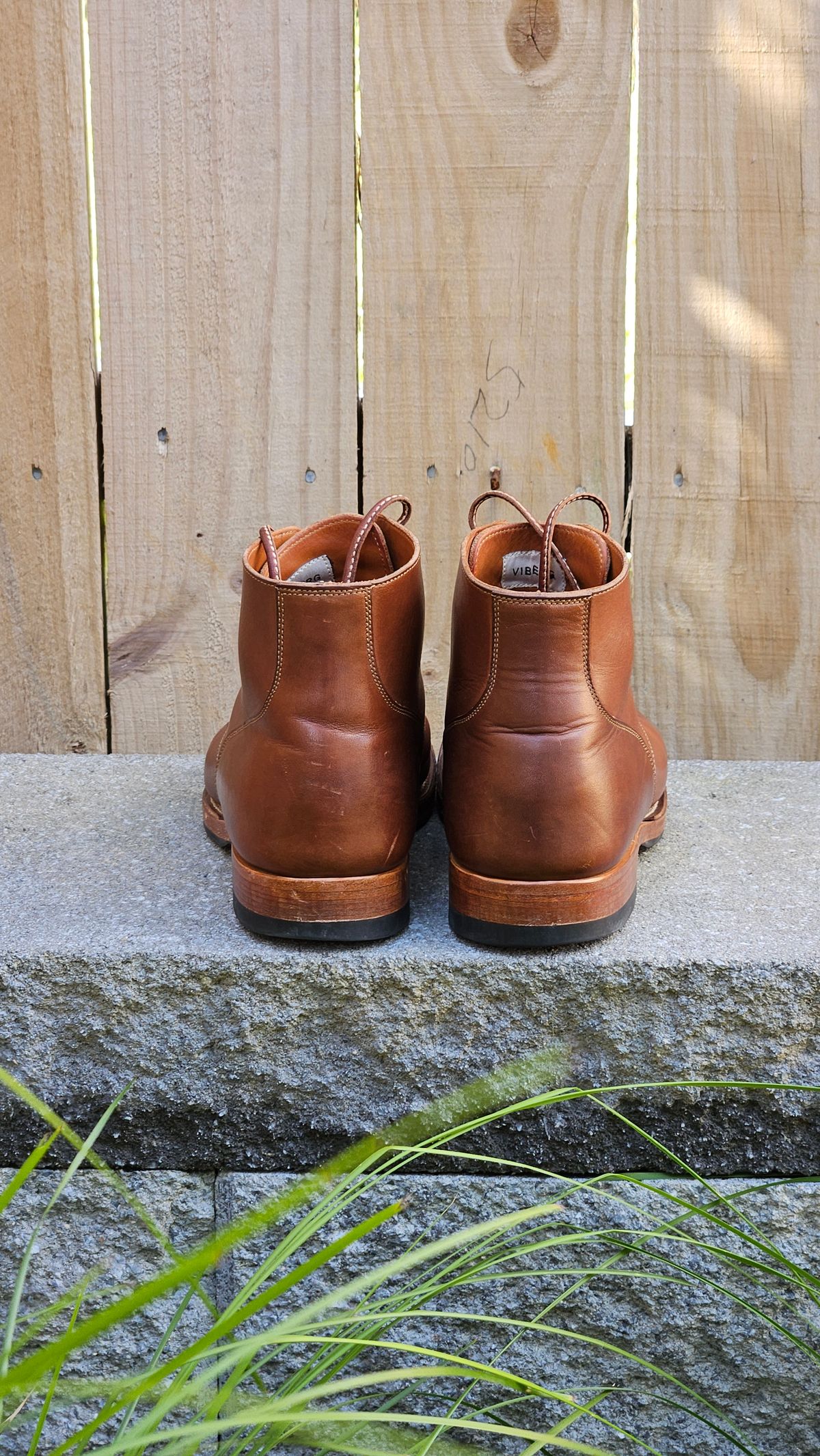 Photo by chrisunfocused on January 1, 2024 of the Viberg Service Boot in Tempesti Elbamatt Mogano Liscio.