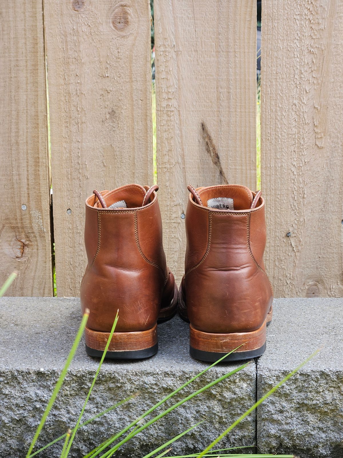 Photo by chrisunfocused on February 3, 2024 of the Viberg Service Boot in Tempesti Elbamatt Mogano Liscio.