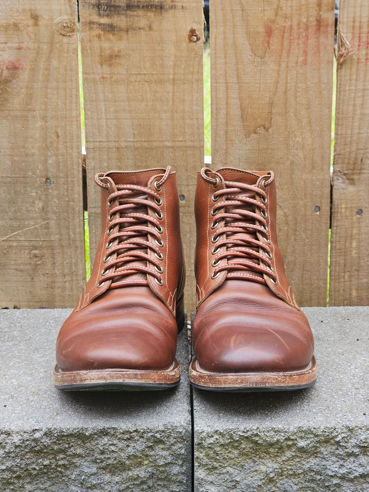 Photo by chrisunfocused on March 1, 2024 of the Viberg Service Boot in Tempesti Elbamatt Mogano Liscio.