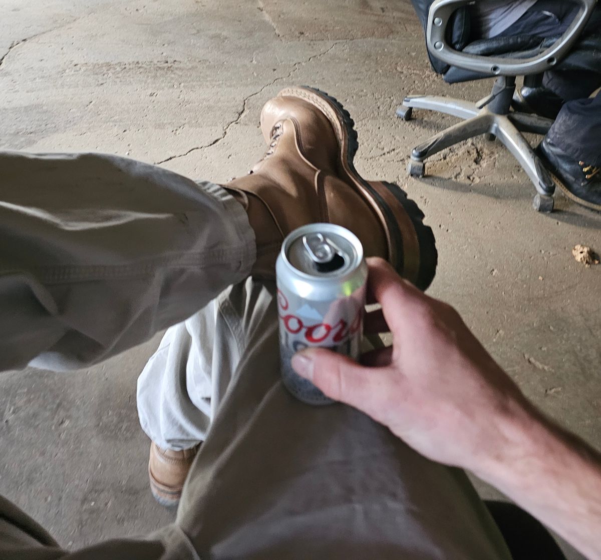 Photo by jho27 on November 5, 2023 of the White's Bounty Hunter in Horween Natural Chromexcel.