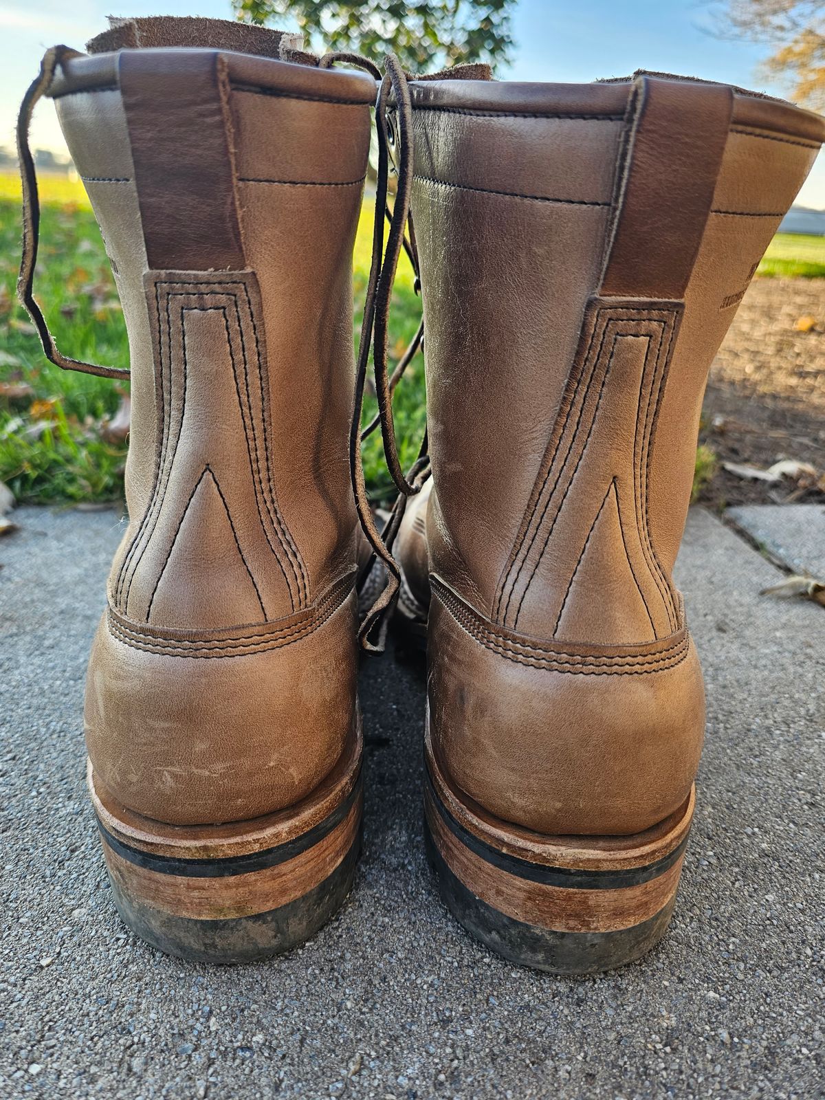 Photo by jho27 on November 5, 2023 of the White's Bounty Hunter in Horween Natural Chromexcel.