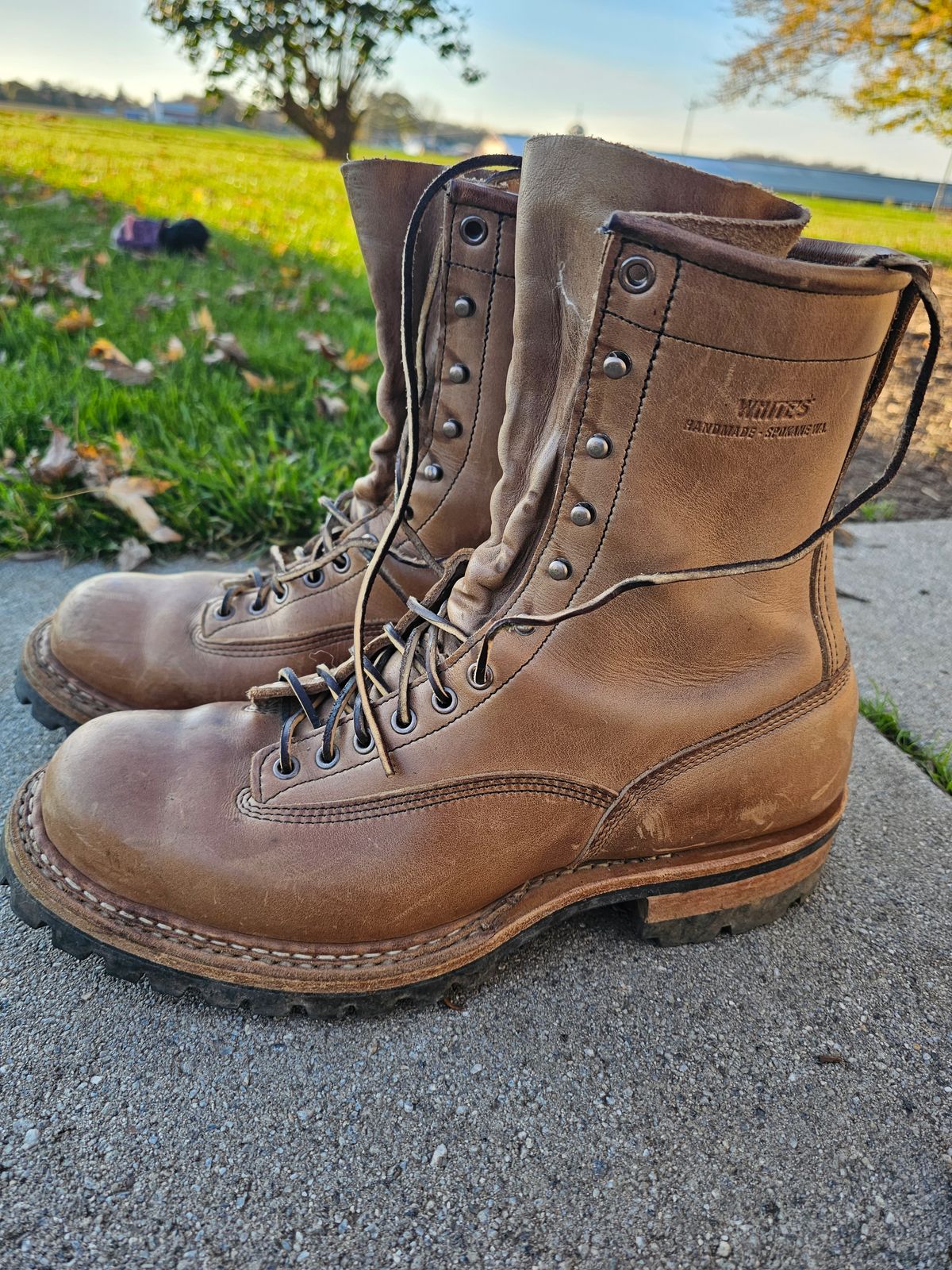 Photo by jho27 on November 5, 2023 of the White's Bounty Hunter in Horween Natural Chromexcel.