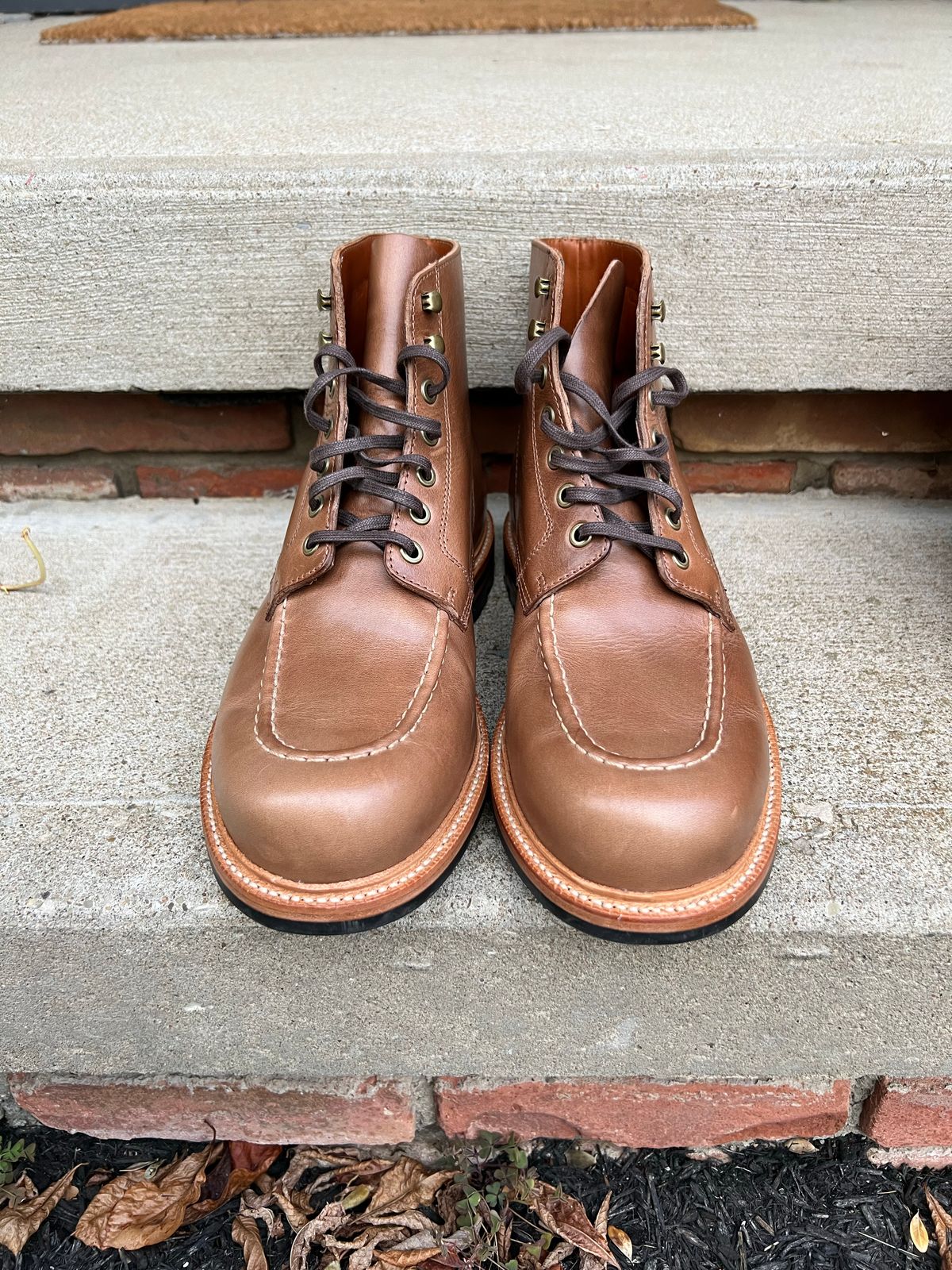 Photo by niko82 on October 1, 2022 of the Grant Stone Brass Boot in Horween Natural Chromexcel.