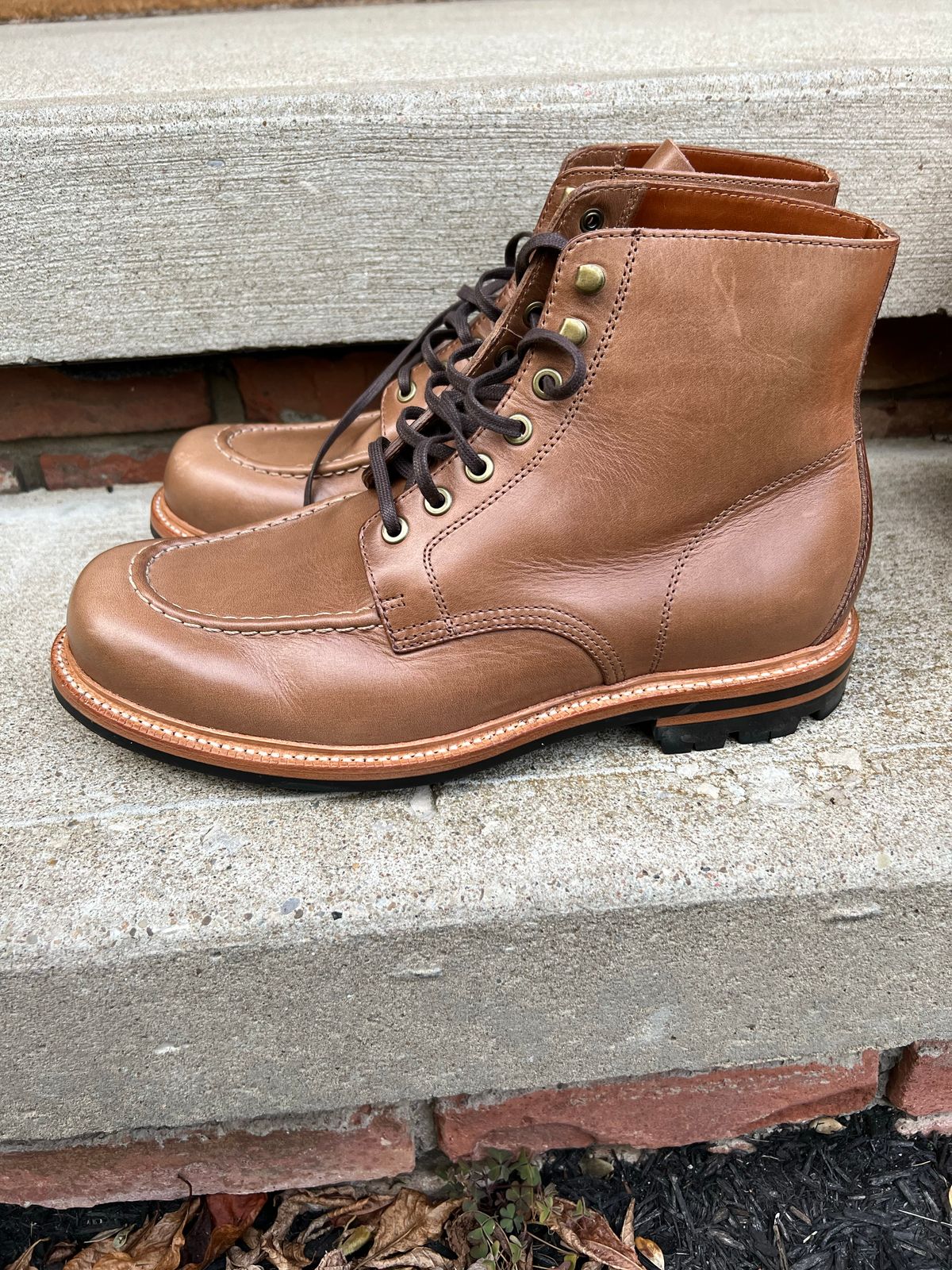 Photo by niko82 on October 1, 2022 of the Grant Stone Brass Boot in Horween Natural Chromexcel.