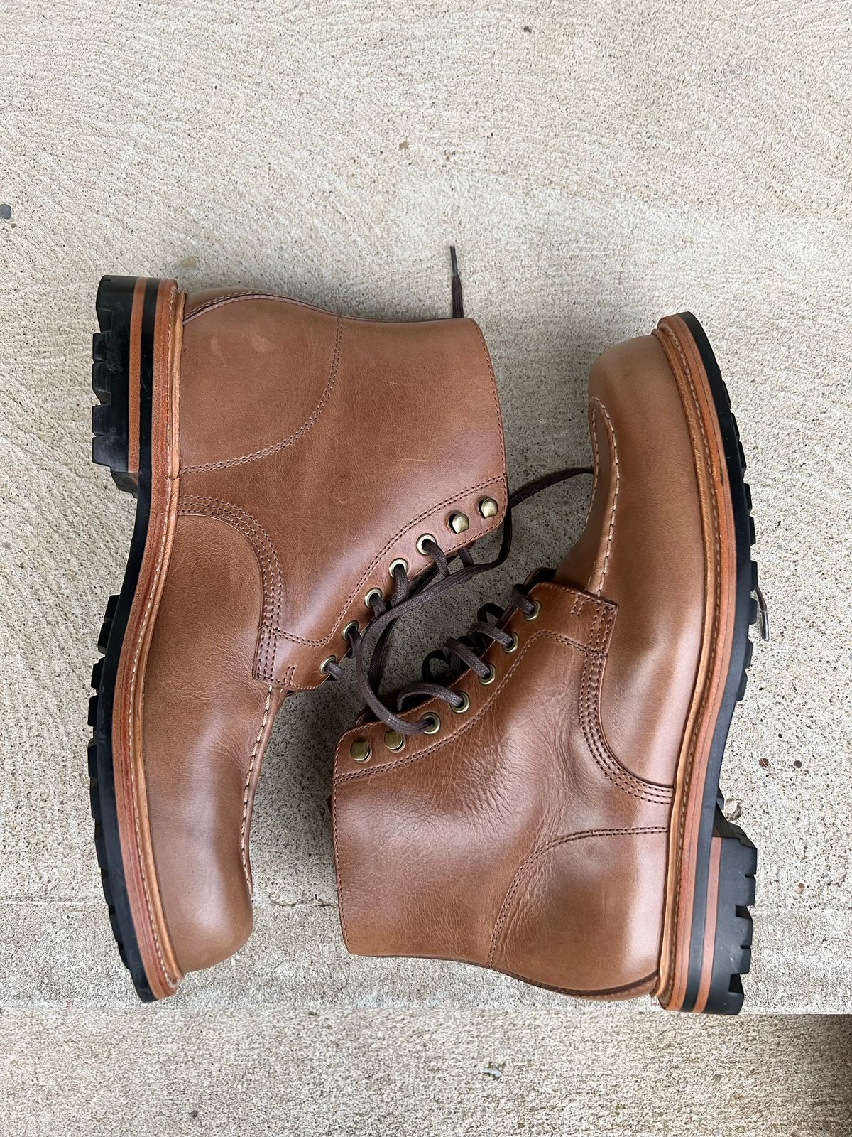 Photo by niko82 on October 1, 2022 of the Grant Stone Brass Boot in Horween Natural Chromexcel.