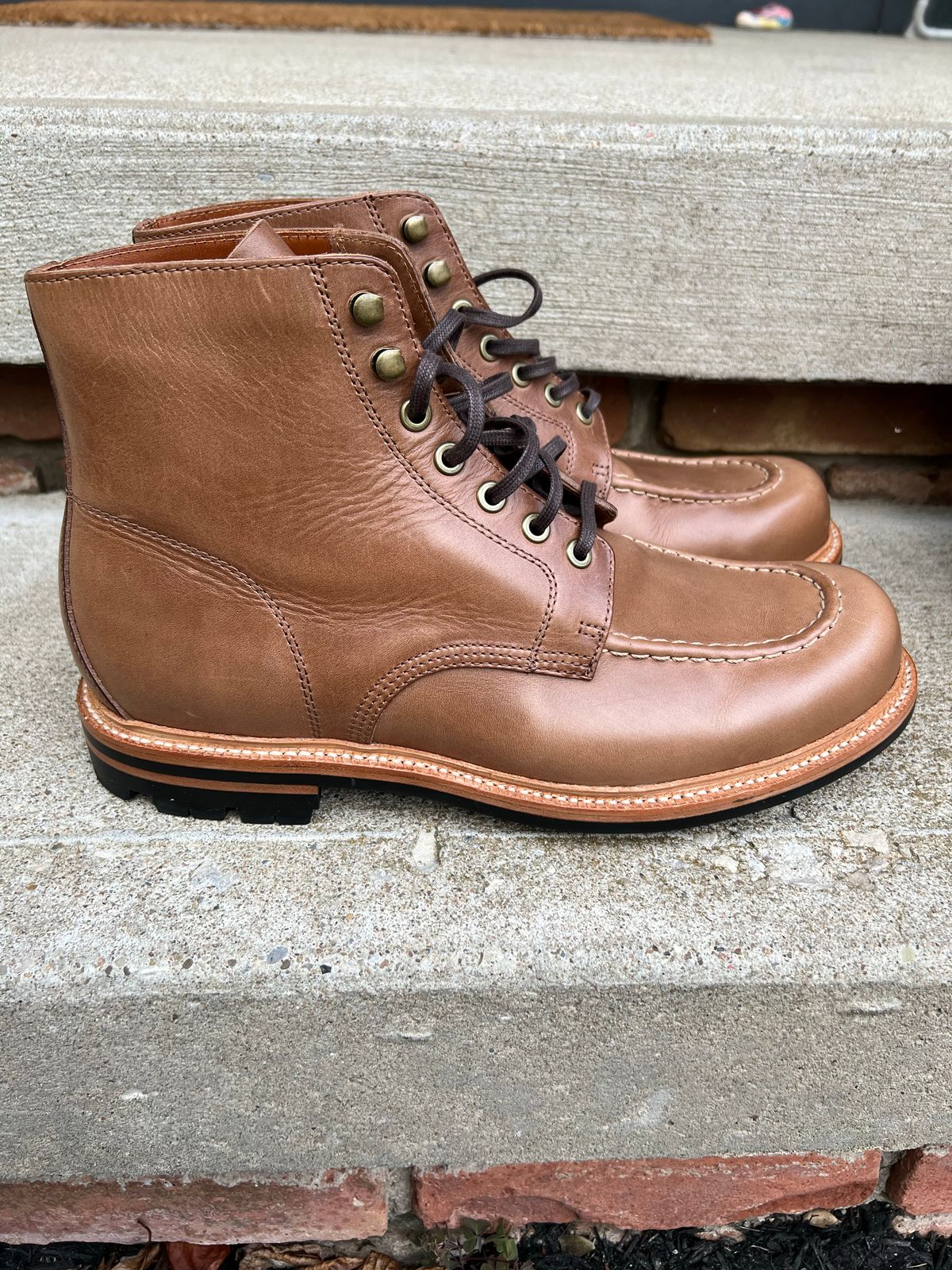 Photo by niko82 on October 1, 2022 of the Grant Stone Brass Boot in Horween Natural Chromexcel.