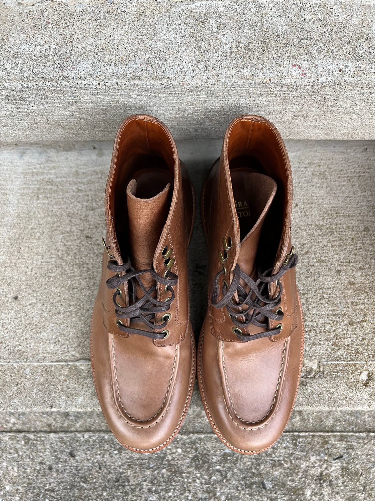 Photo by niko82 on October 1, 2022 of the Grant Stone Brass Boot in Horween Natural Chromexcel.