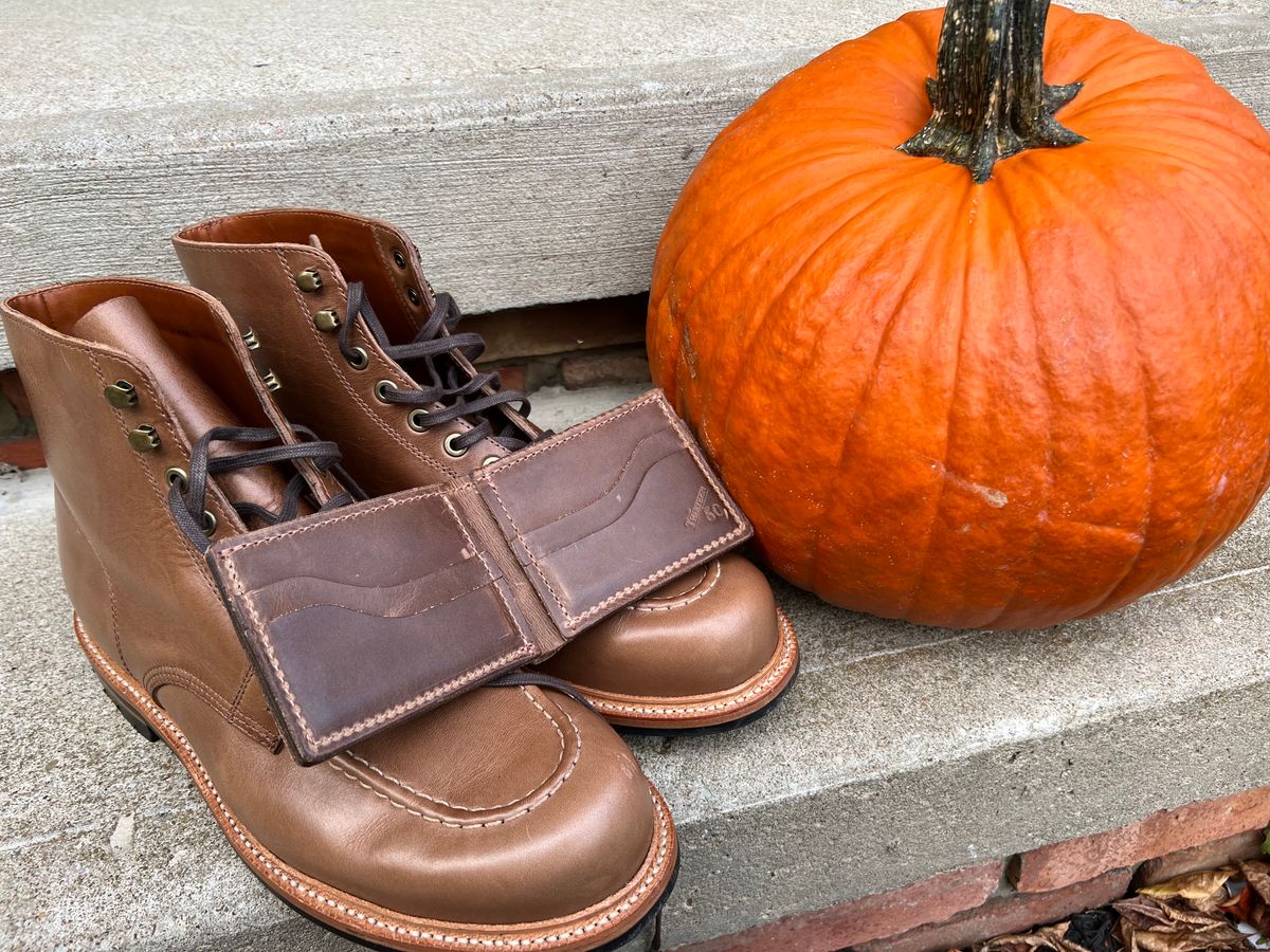 Photo by niko82 on October 1, 2022 of the Grant Stone Brass Boot in Horween Natural Chromexcel.