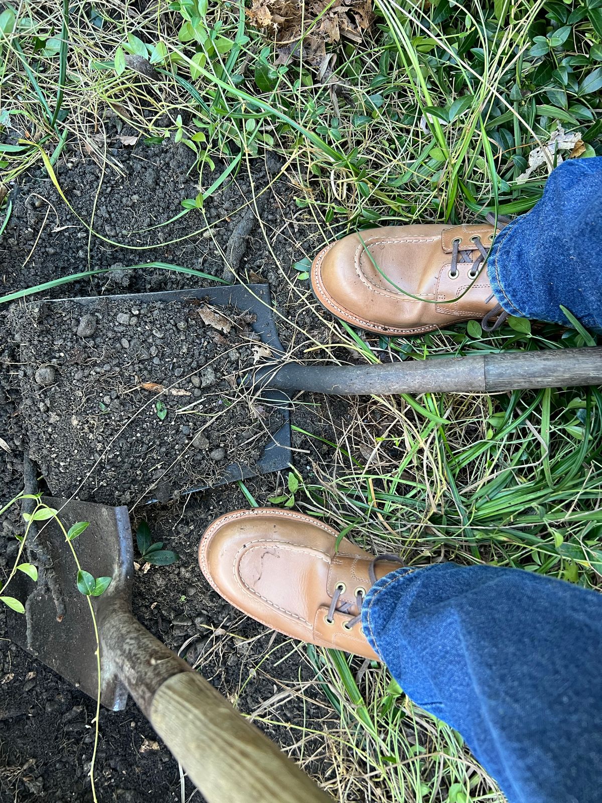 Photo by niko82 on November 1, 2022 of the Grant Stone Brass Boot in Horween Natural Chromexcel.