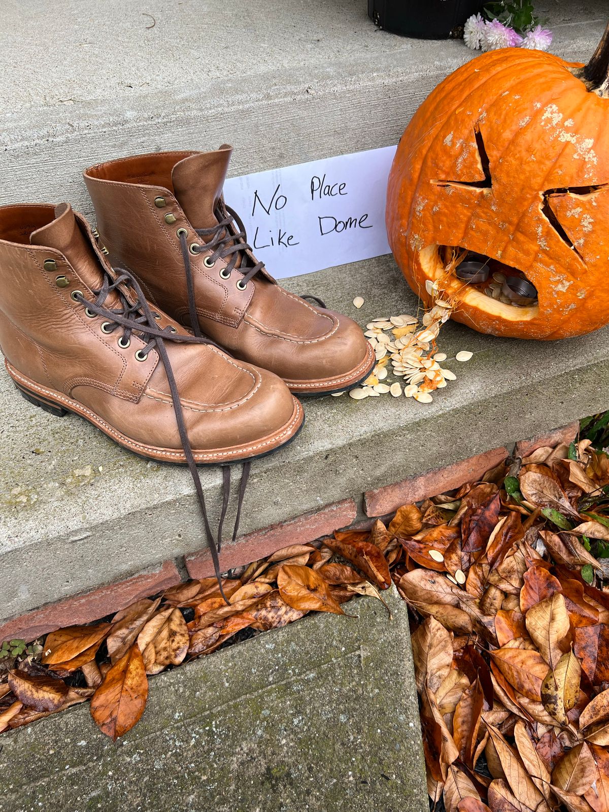 Photo by niko82 on November 1, 2022 of the Grant Stone Brass Boot in Horween Natural Chromexcel.