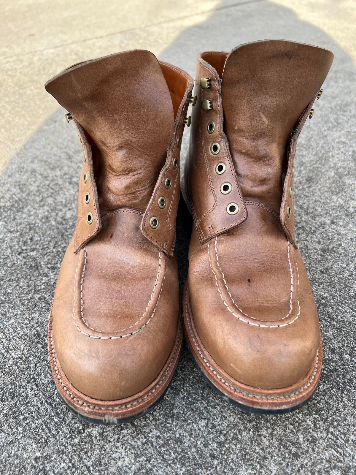 Photo by niko82 on December 5, 2022 of the Grant Stone Brass Boot in Horween Natural Chromexcel.
