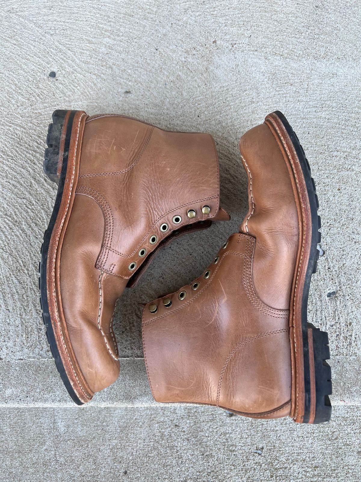 Photo by niko82 on February 2, 2023 of the Grant Stone Brass Boot in Horween Natural Chromexcel.