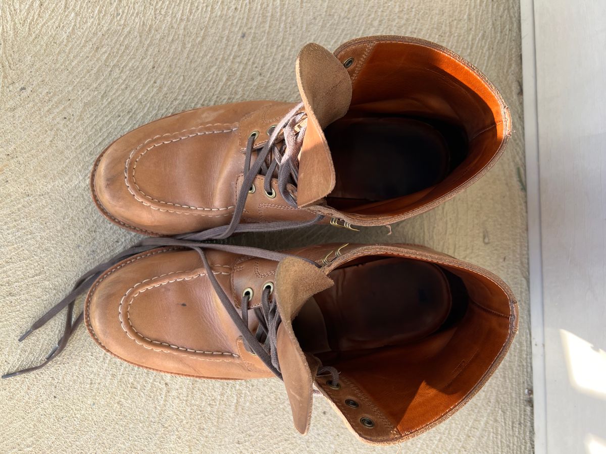 Photo by niko82 on March 4, 2023 of the Grant Stone Brass Boot in Horween Natural Chromexcel.