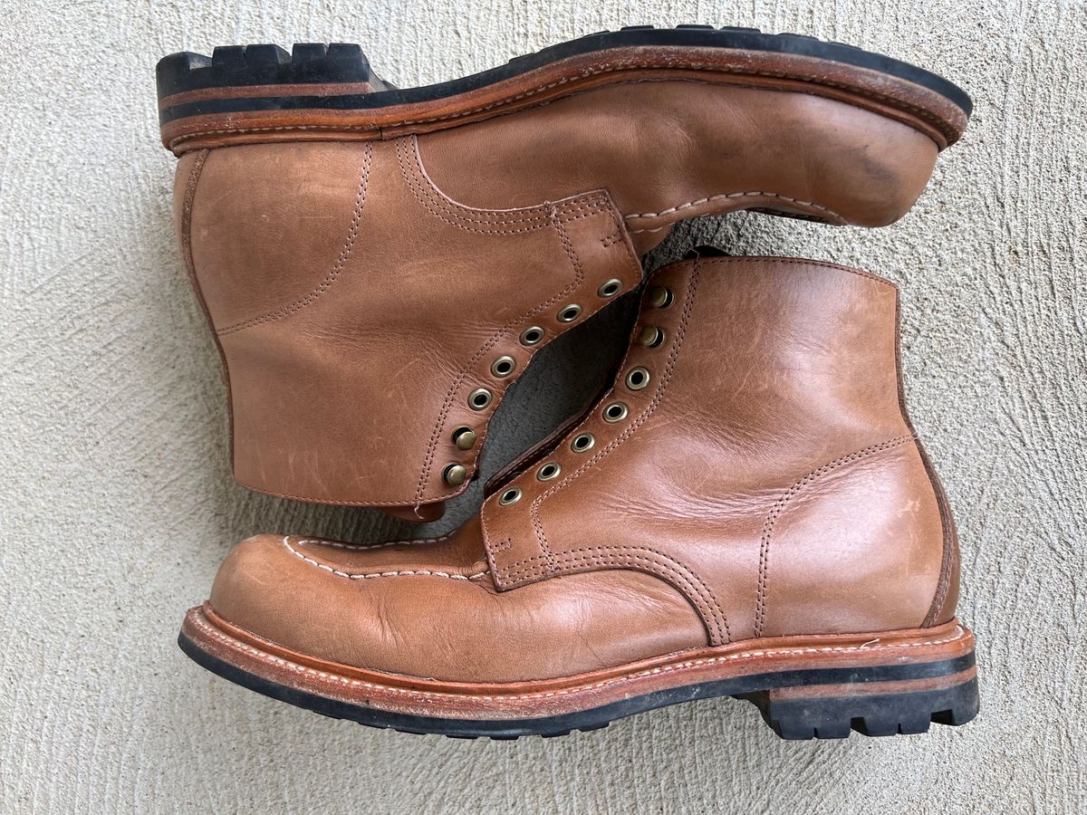 Photo by niko82 on April 1, 2023 of the Grant Stone Brass Boot in Horween Natural Chromexcel.