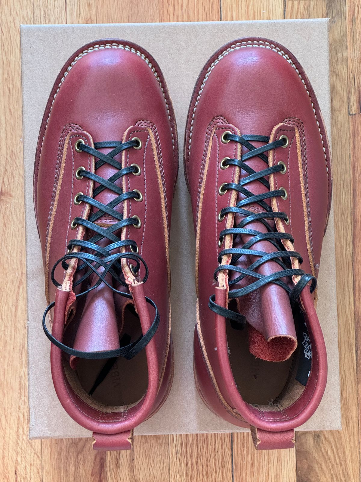 Photo by martin on November 2, 2023 of the Viberg Rigger in Seidel Red Dog Oil Tan.